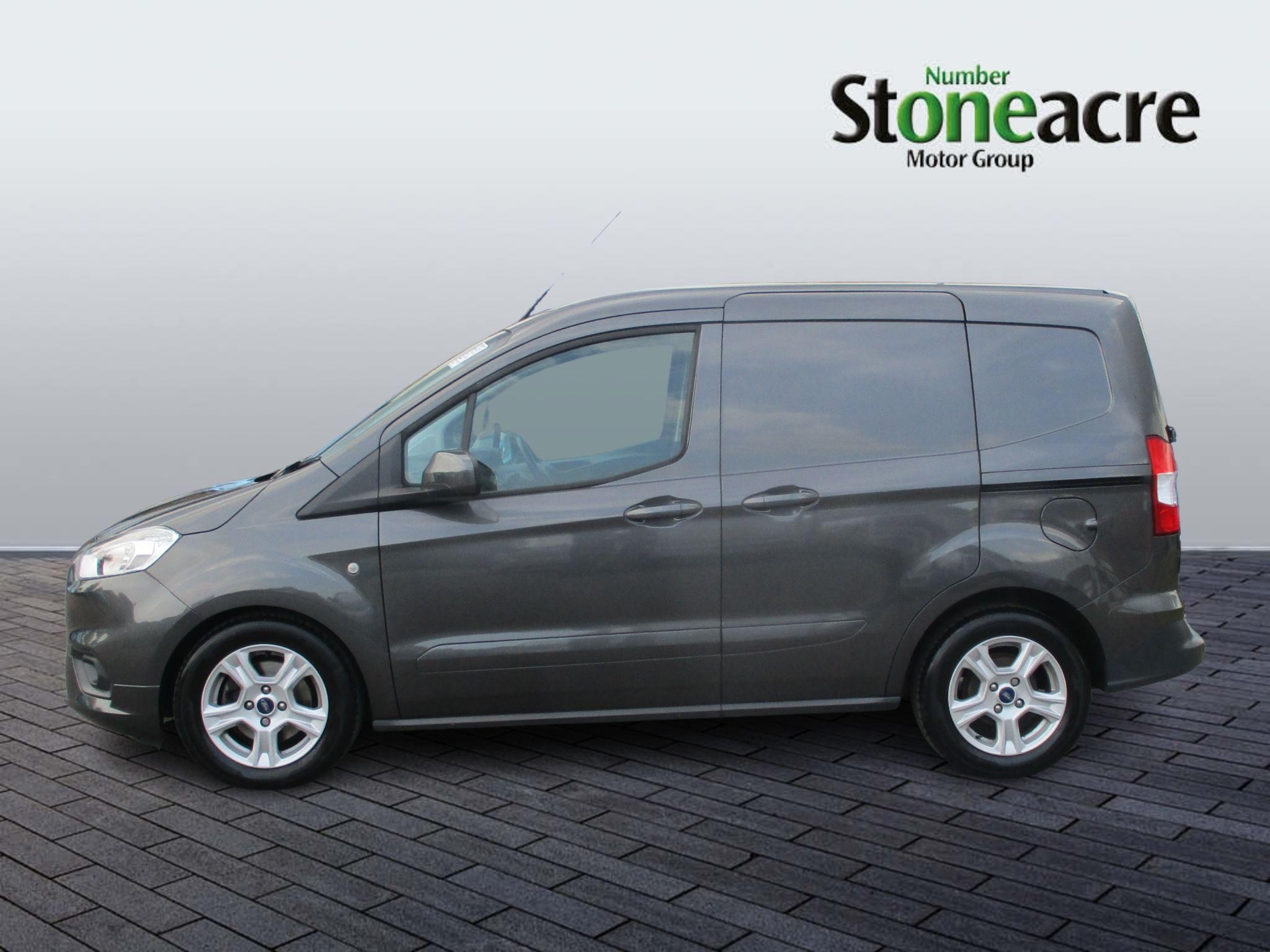 Ford Transit Courier Image 8