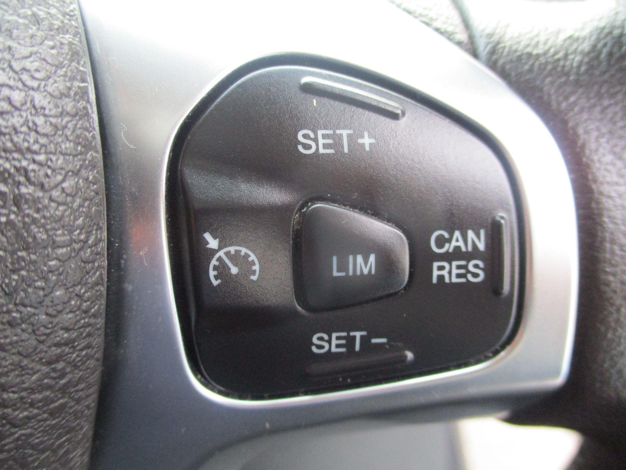 Ford Transit Courier Image 12