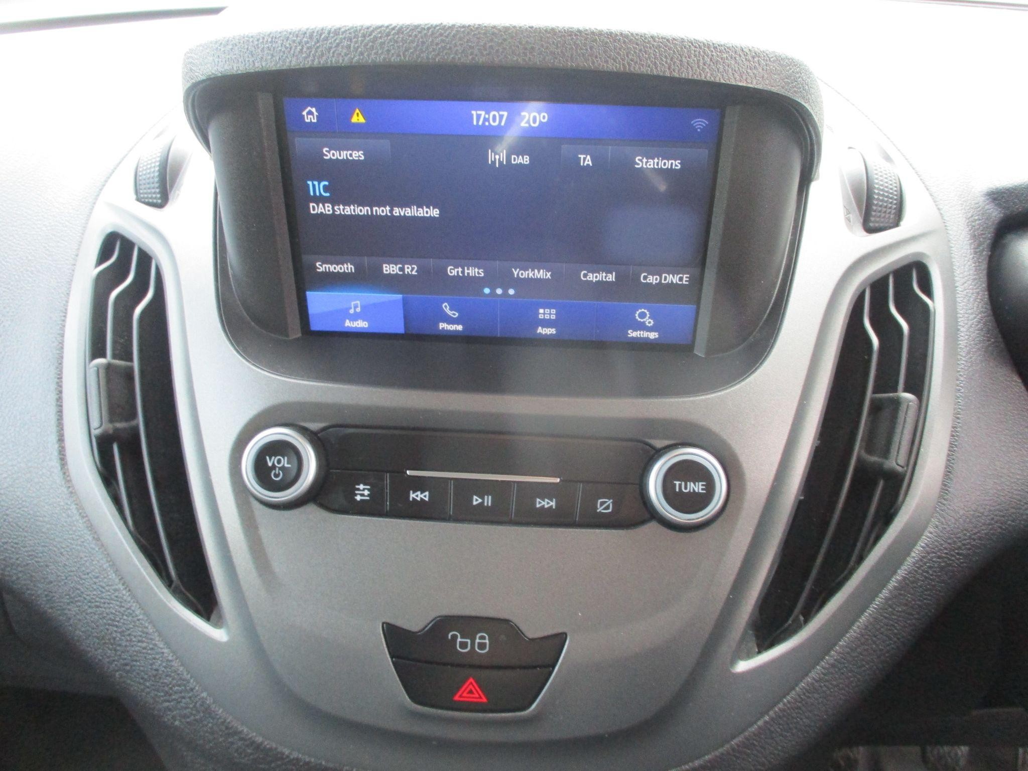 Ford Transit Courier Image 13