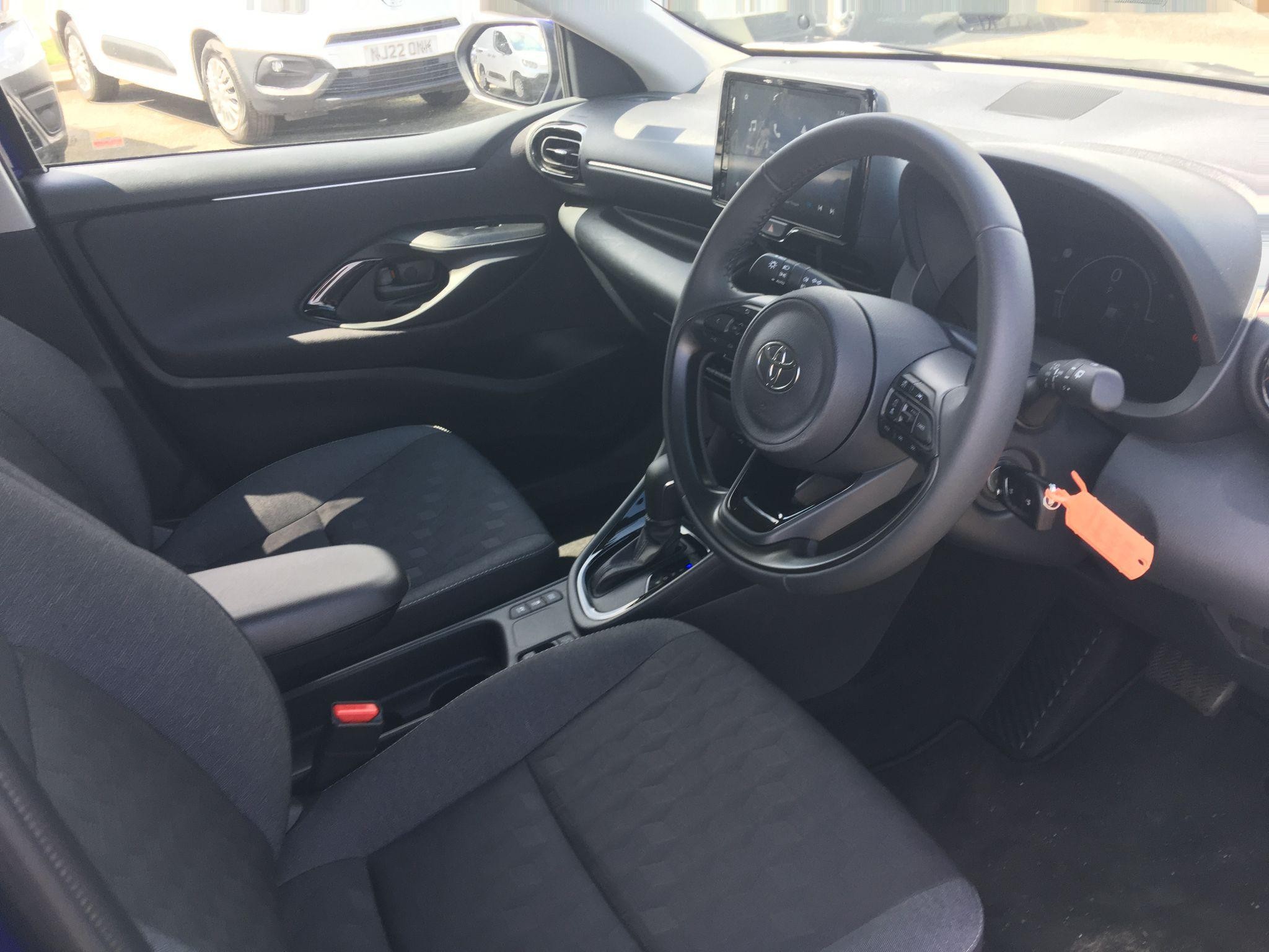 Toyota Yaris Image 13