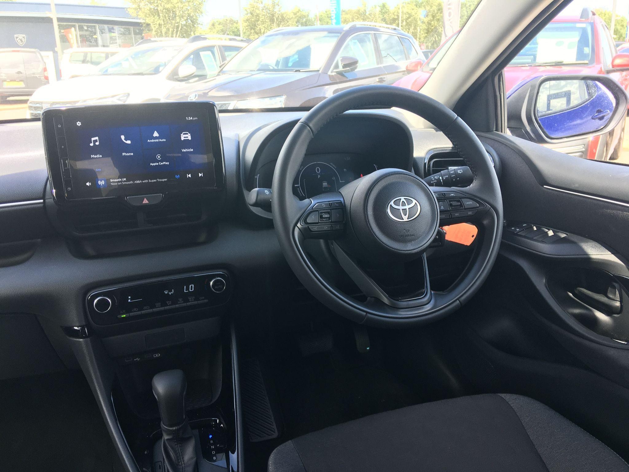 Toyota Yaris Image 14