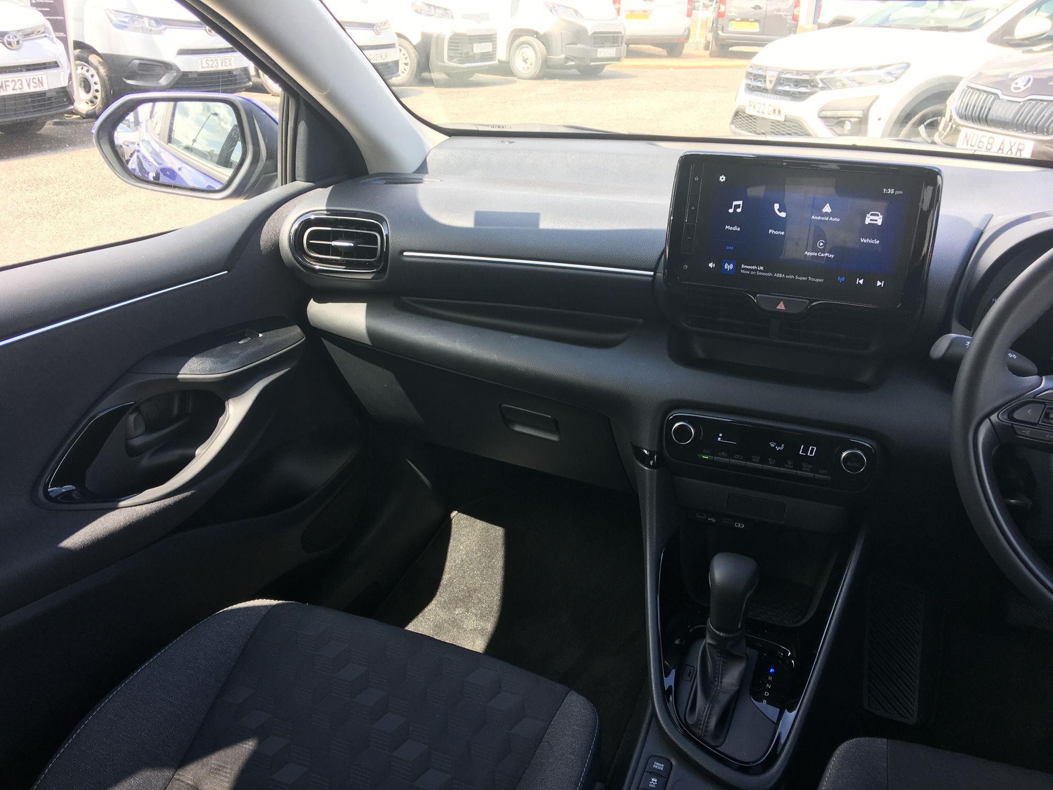 Toyota Yaris Image 18