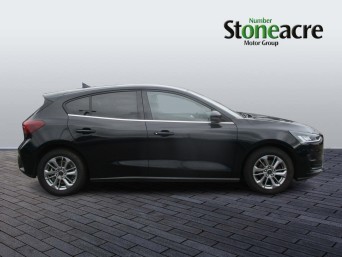 Ford Focus 1.0T EcoBoost MHEV Titanium Euro 6 (s/s) 5dr KT23VEA Image 2