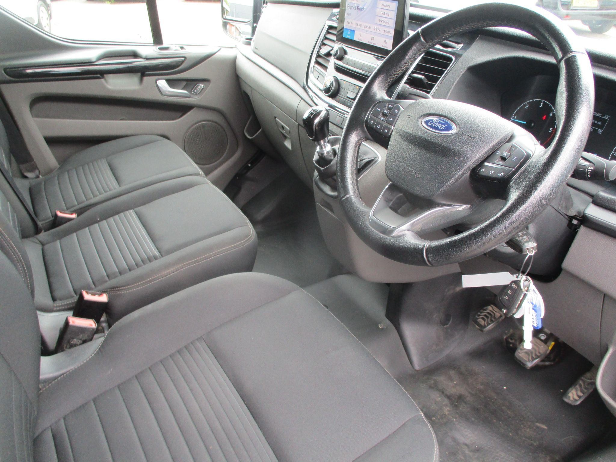 Ford Transit Custom Image 10