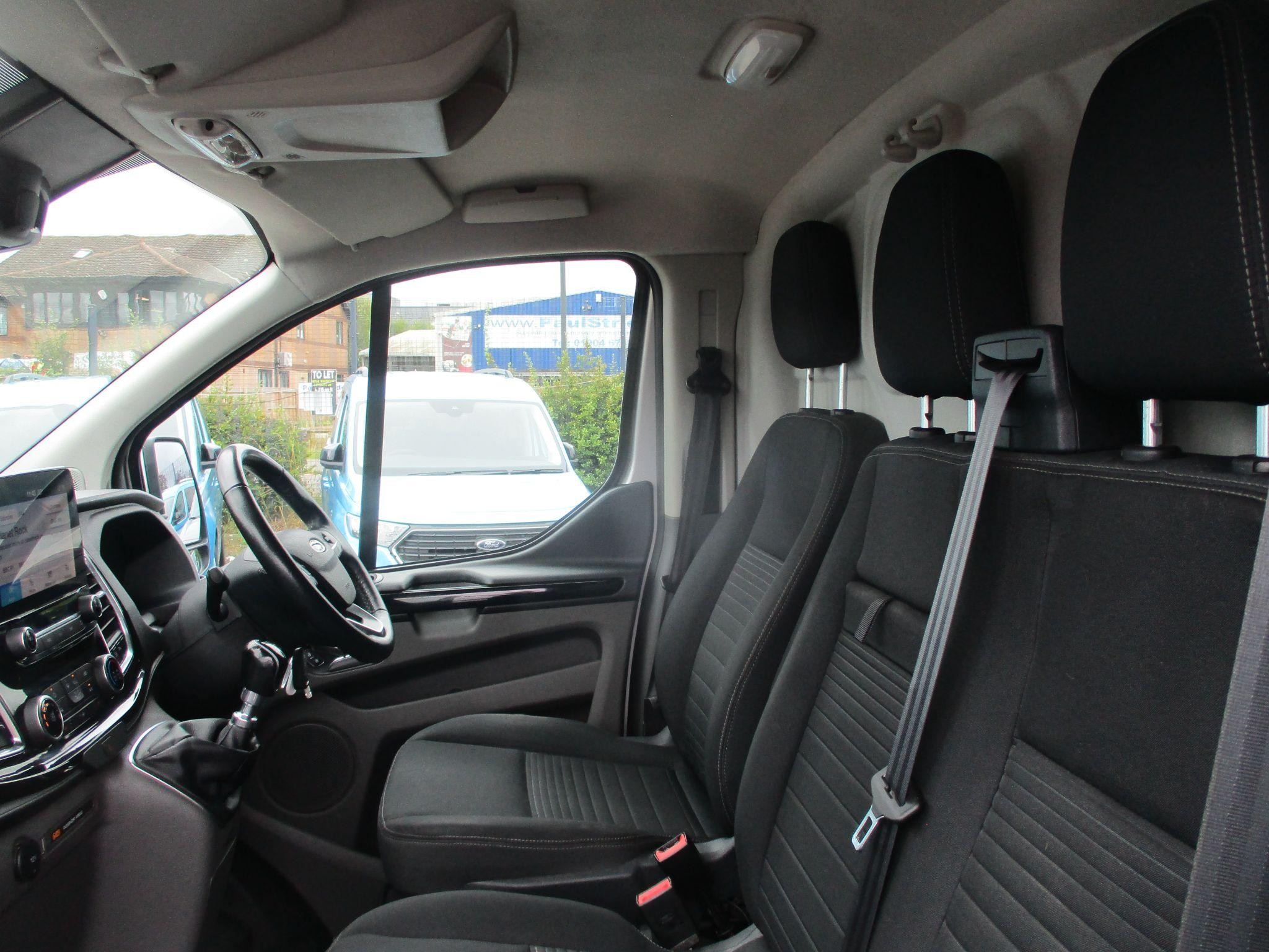 Ford Transit Custom Image 13