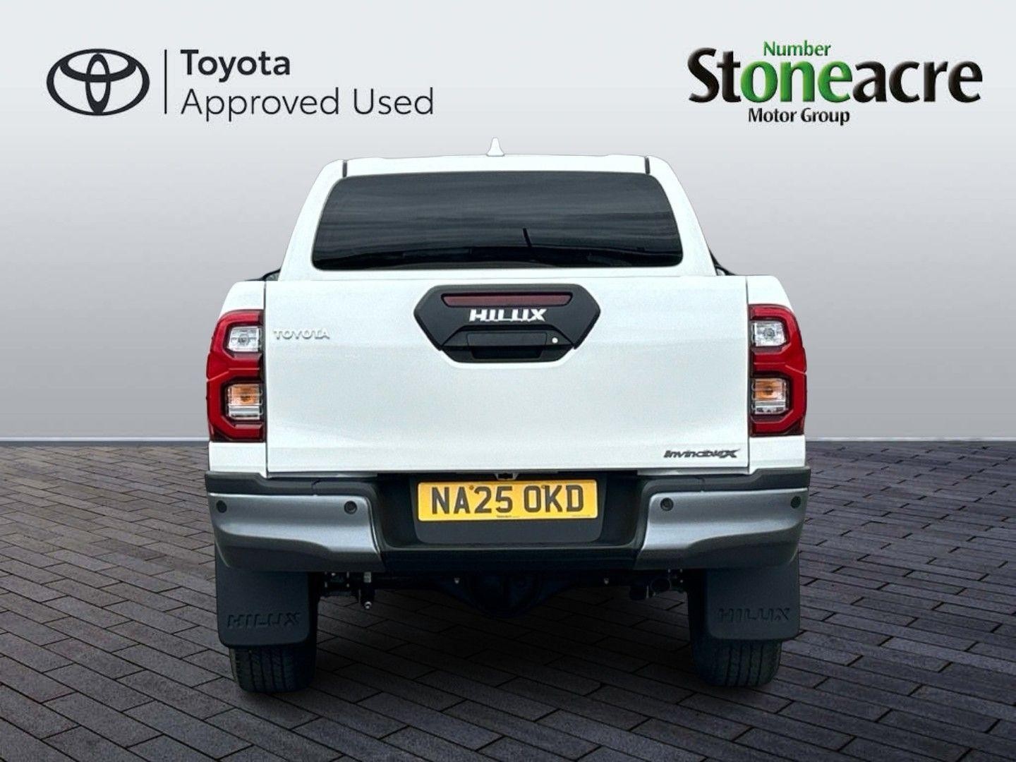 Toyota Hilux Image 6