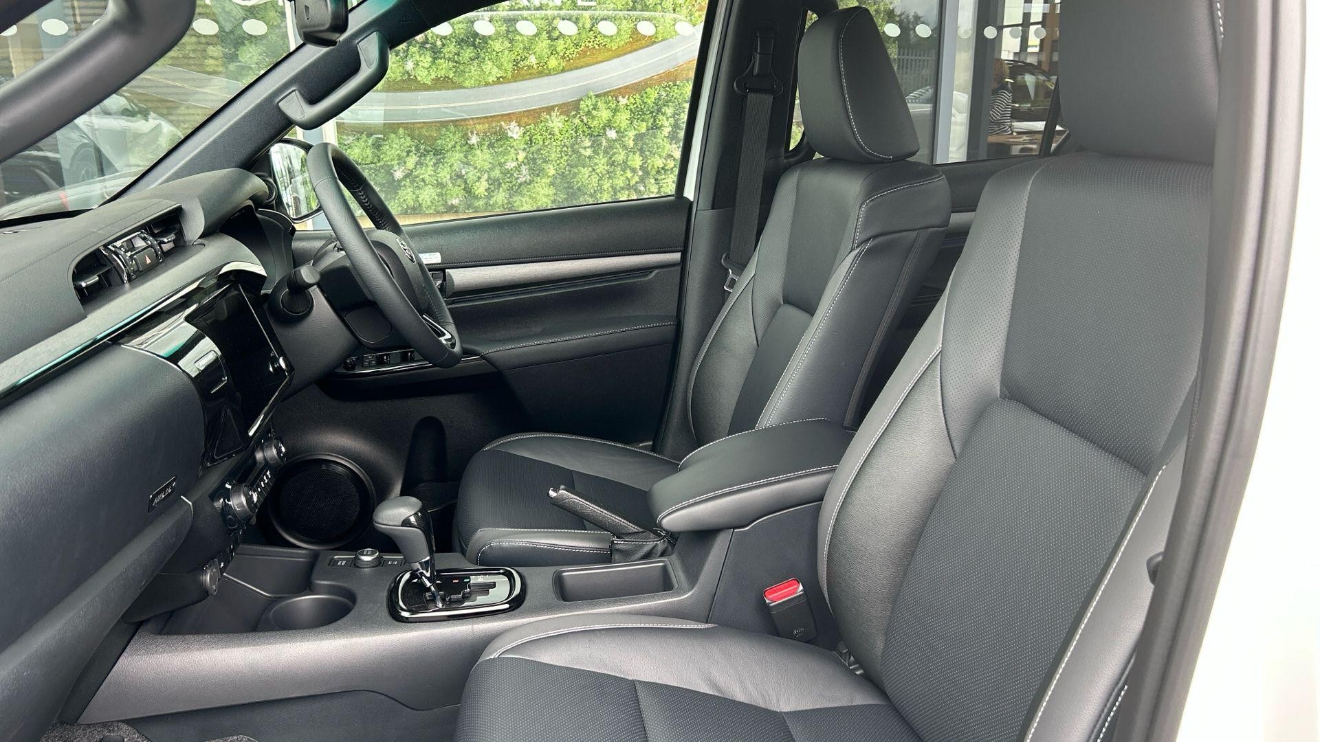 Toyota Hilux Image 16