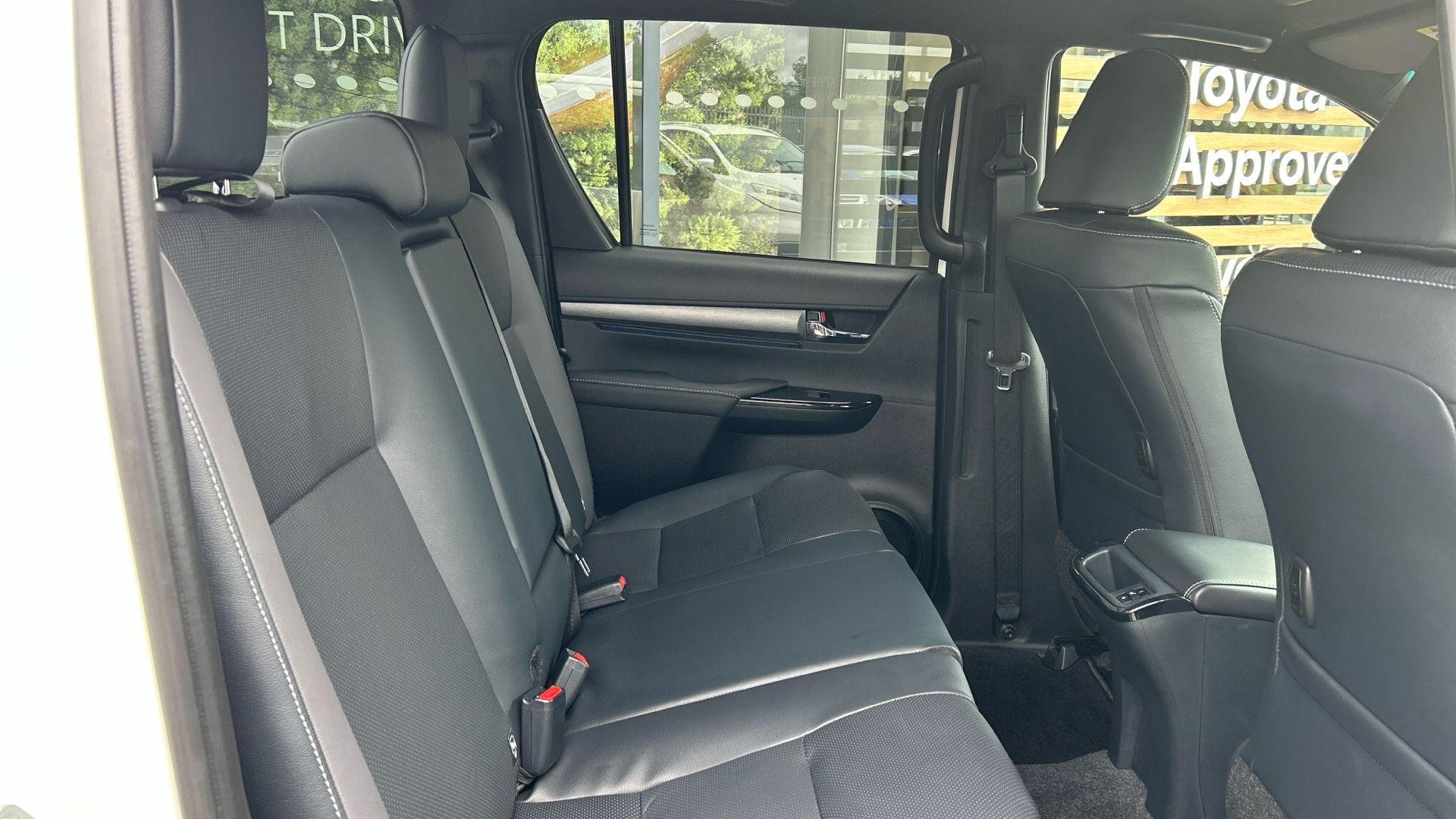Toyota Hilux Image 18