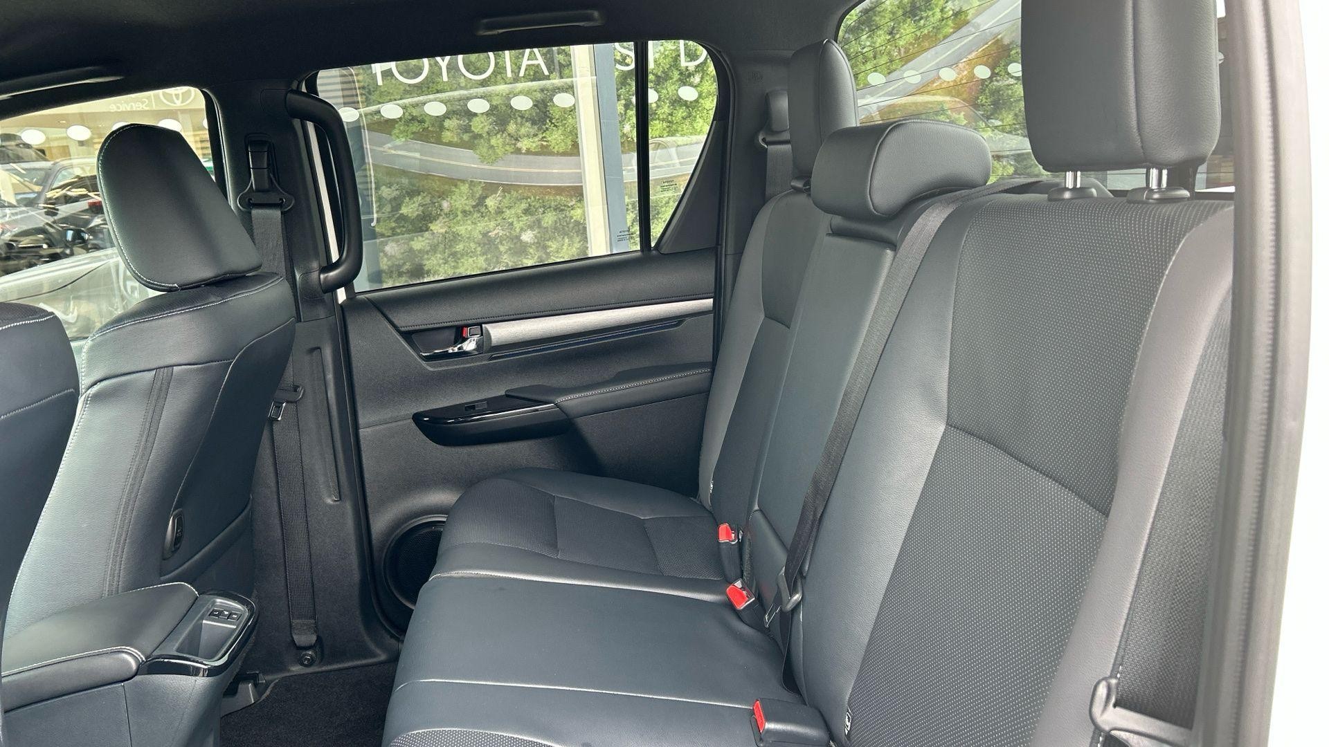 Toyota Hilux Image 19