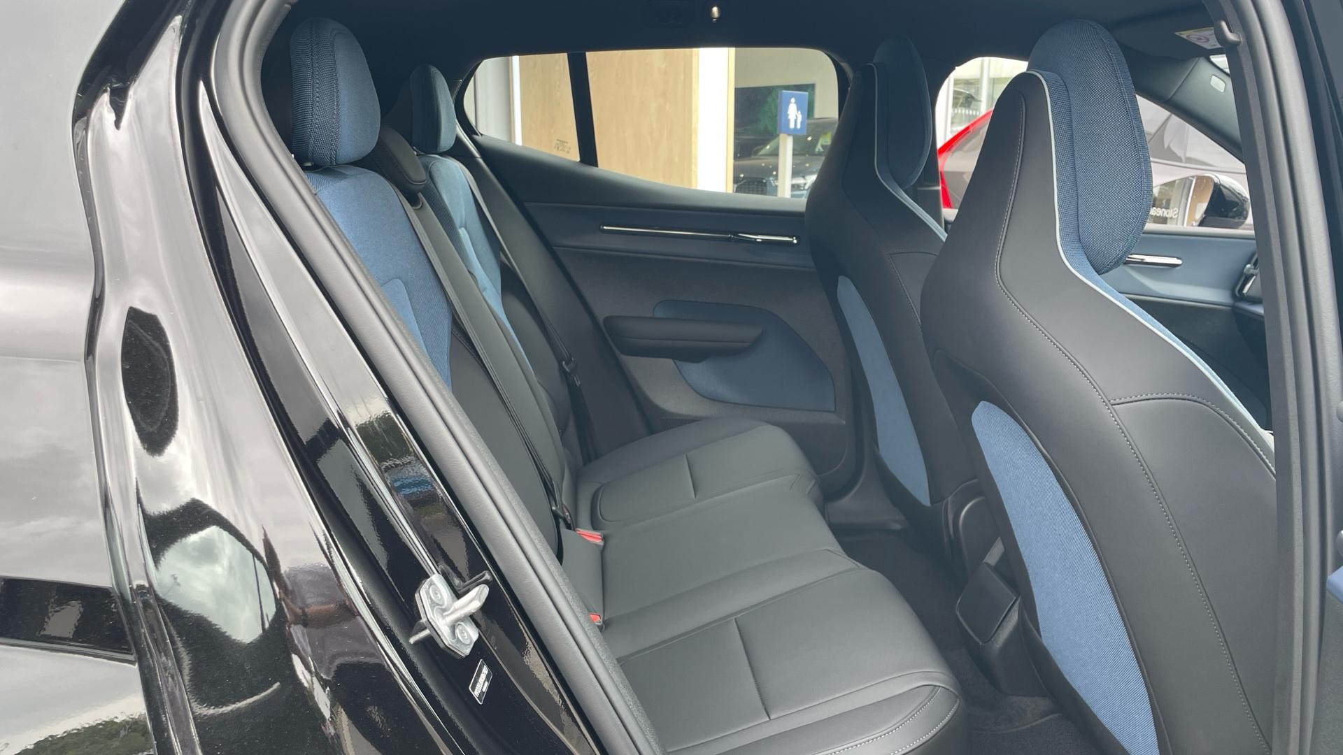 Volvo EX30 Image 6
