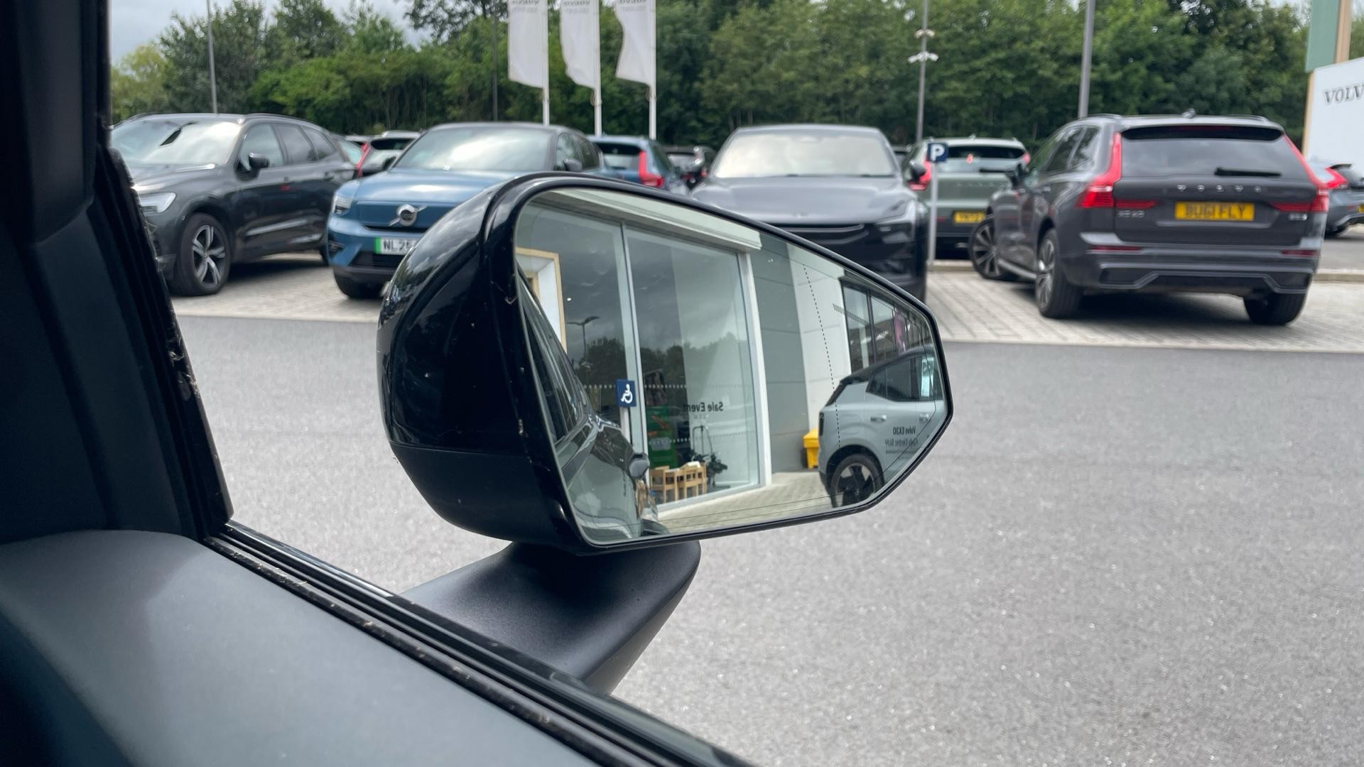 Volvo EX30 Image 27