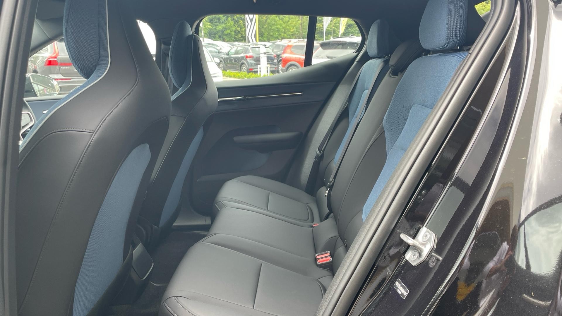 Volvo EX30 Image 28