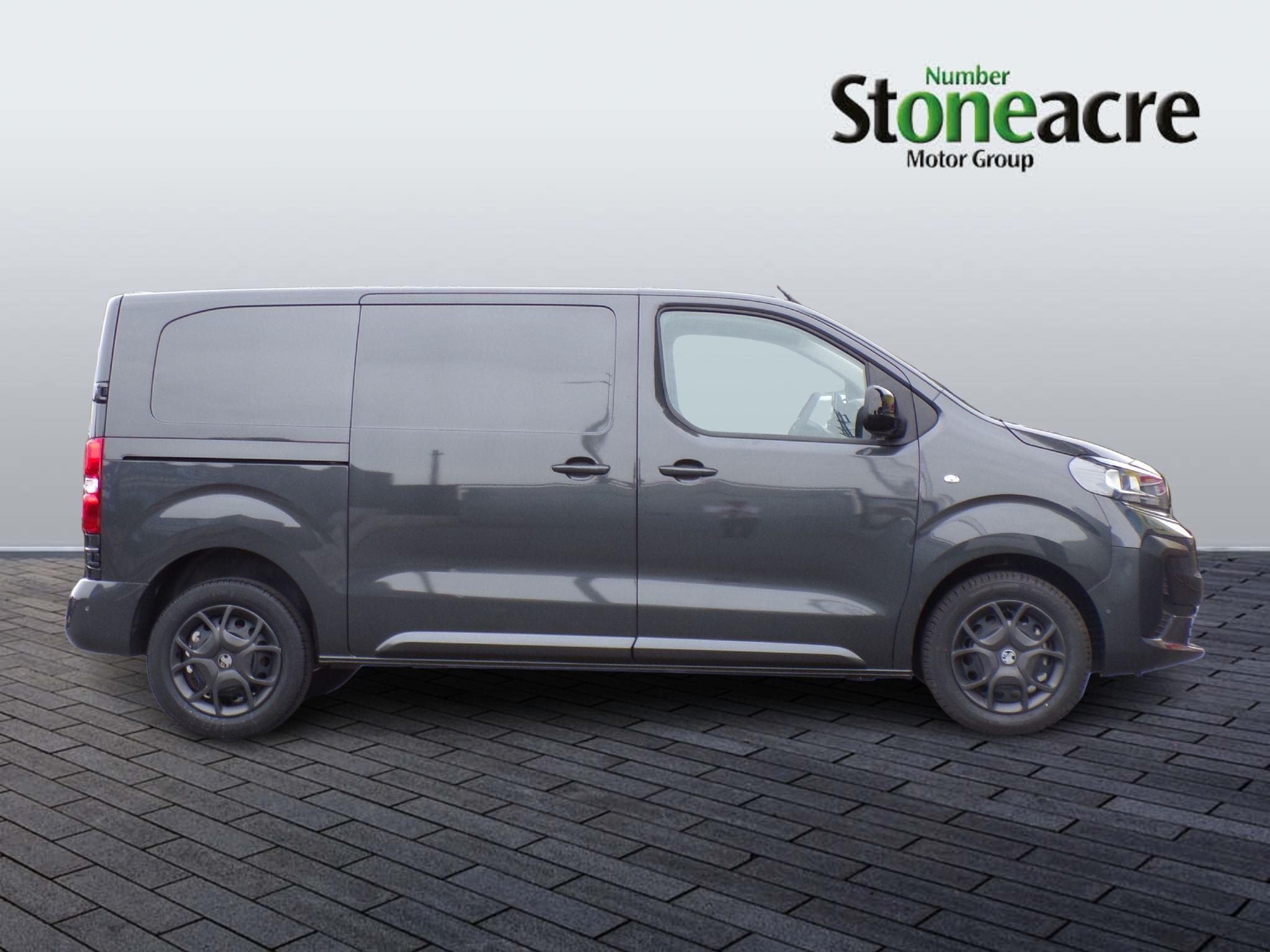 Vauxhall Vivaro Image 2