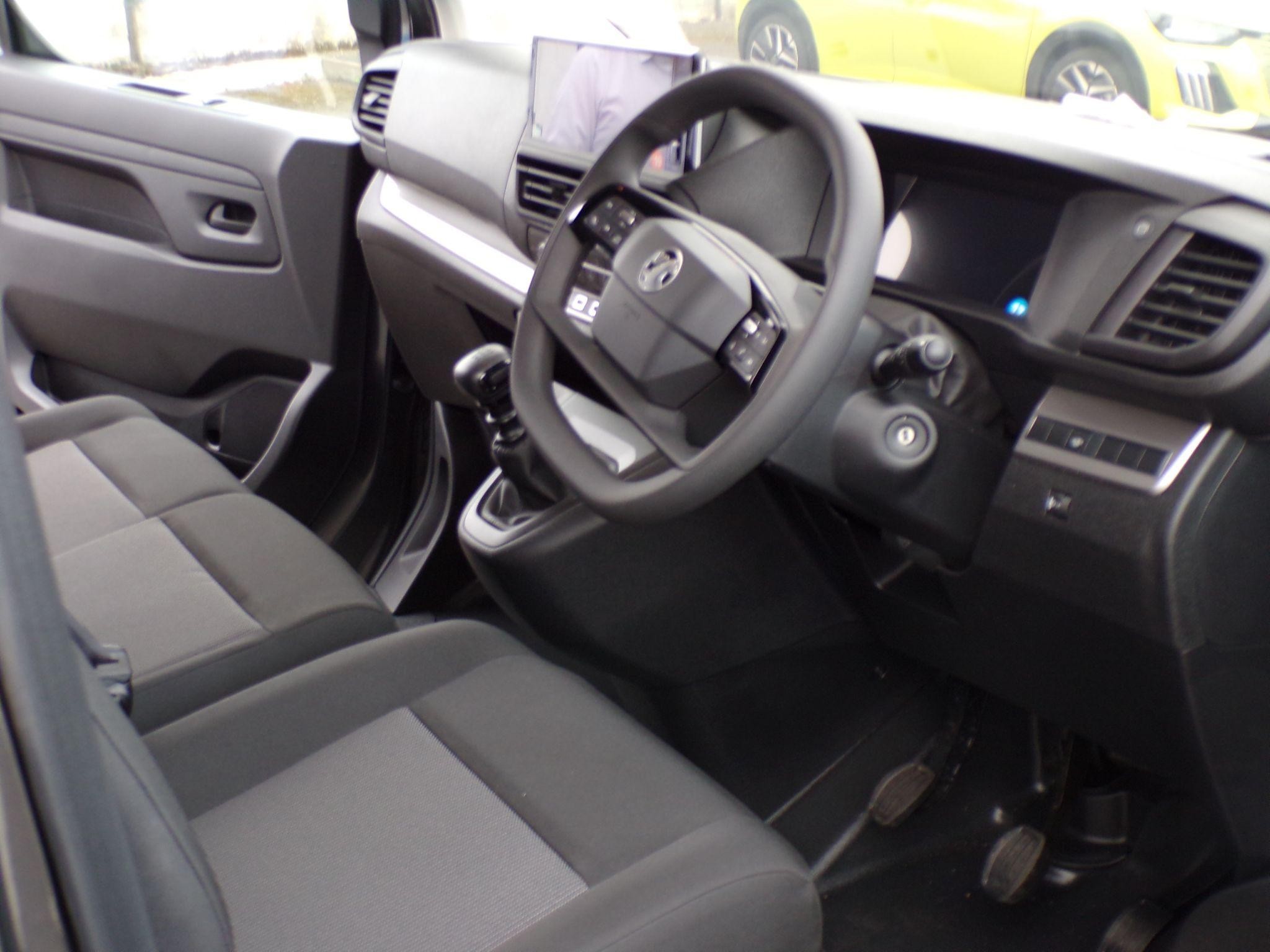 Vauxhall Vivaro Image 10