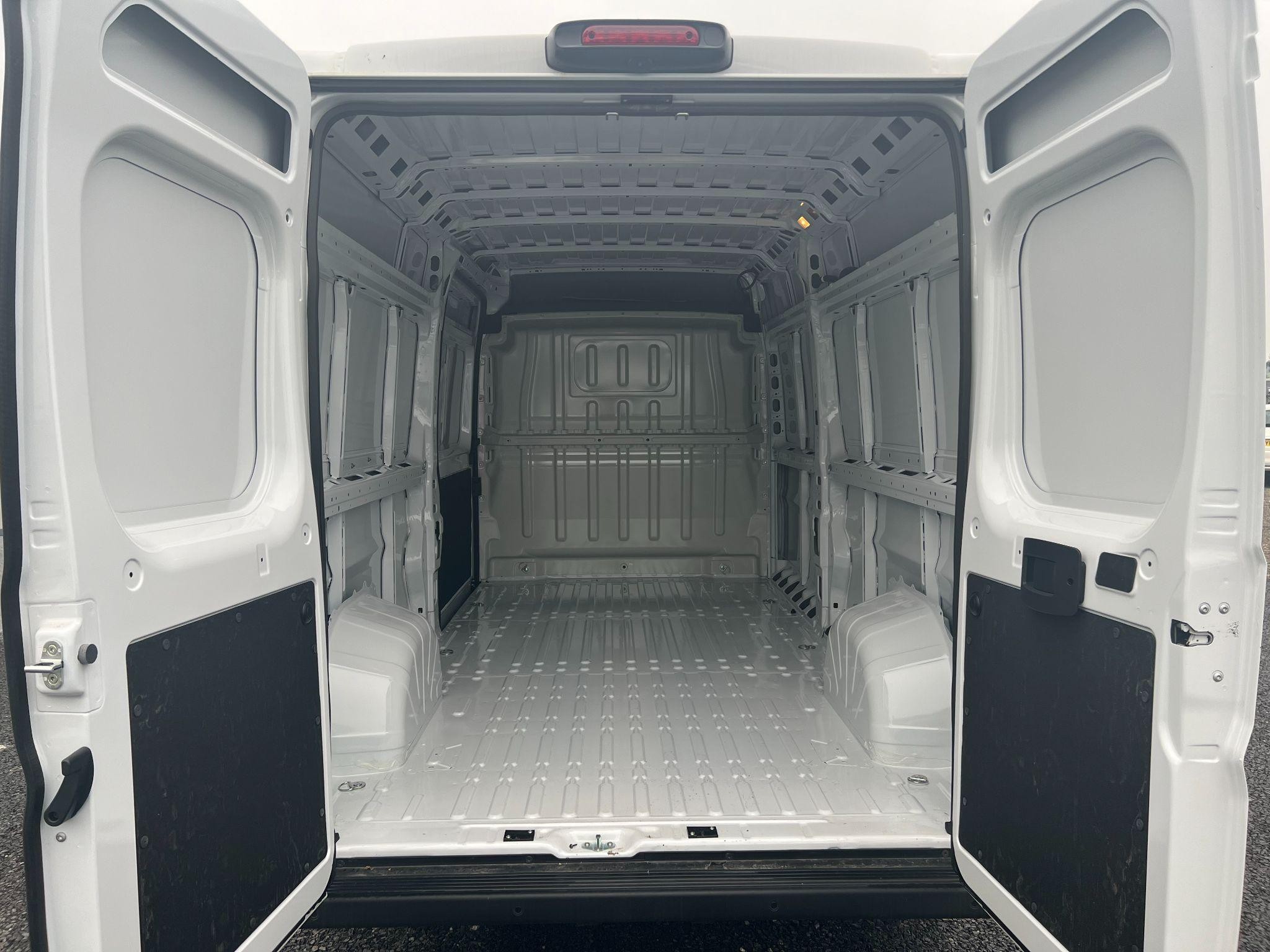 Fiat Ducato Panel Van Image 11