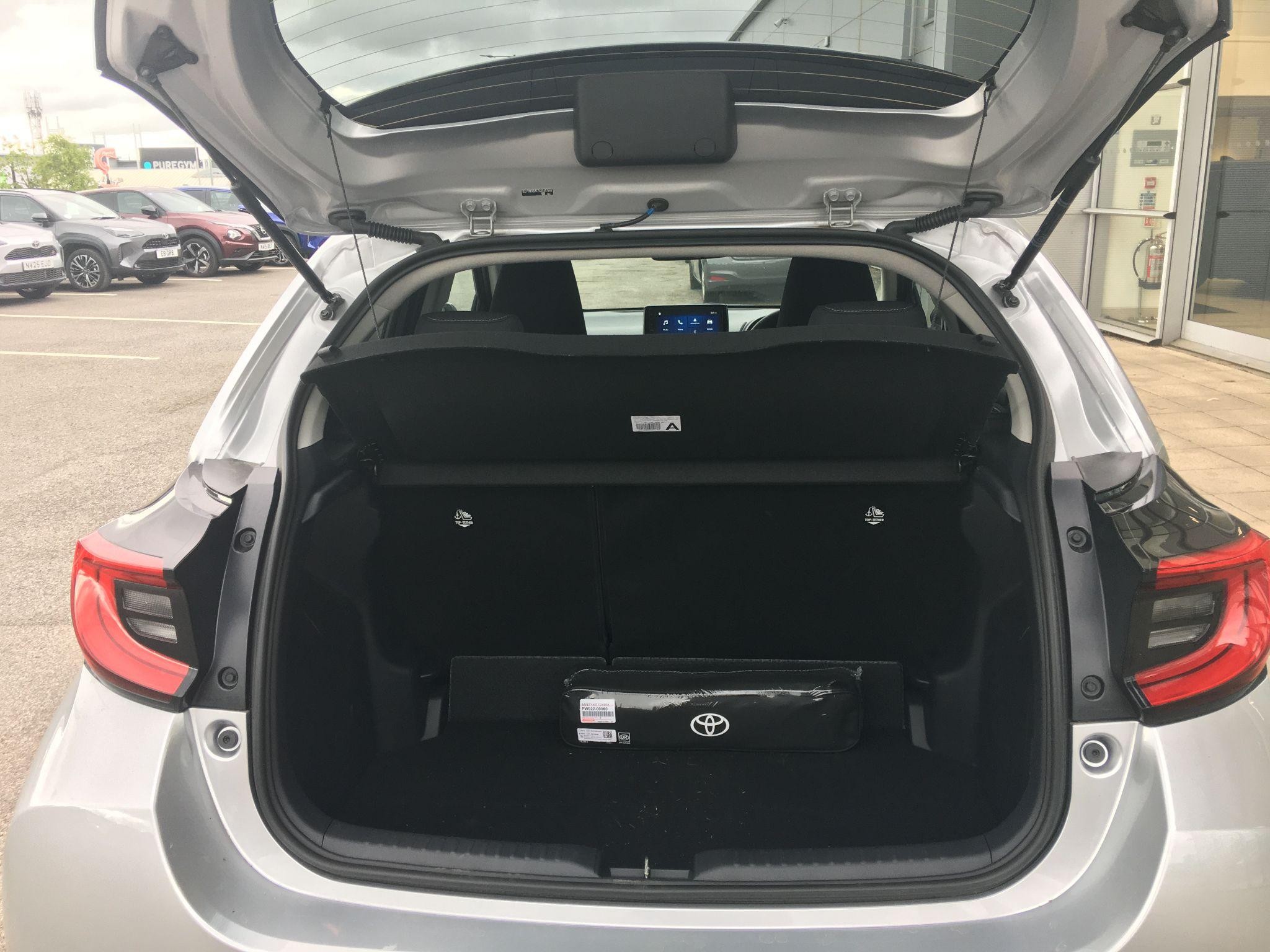 Toyota Yaris Image 12