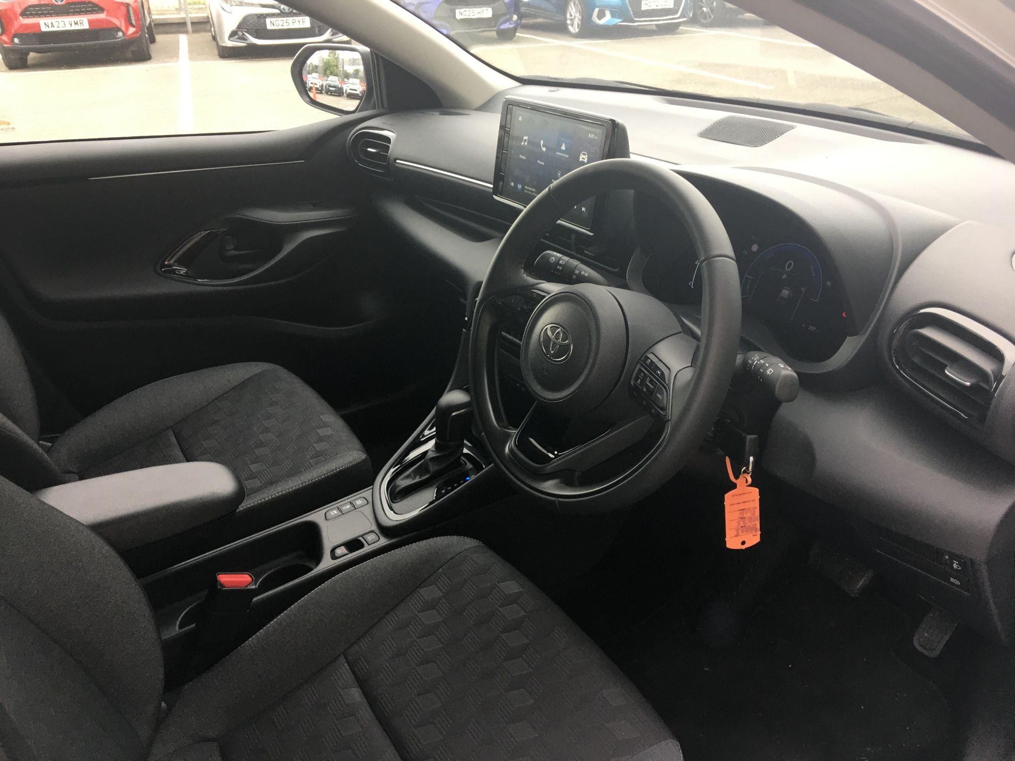 Toyota Yaris Image 13