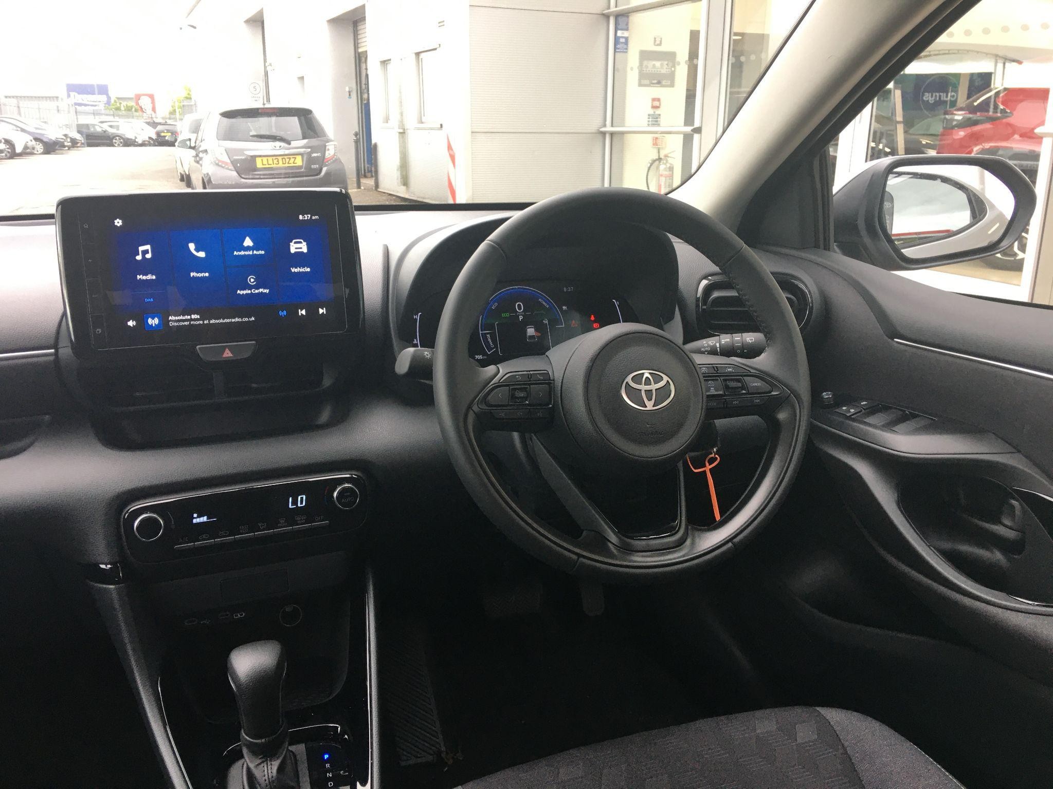 Toyota Yaris Image 14