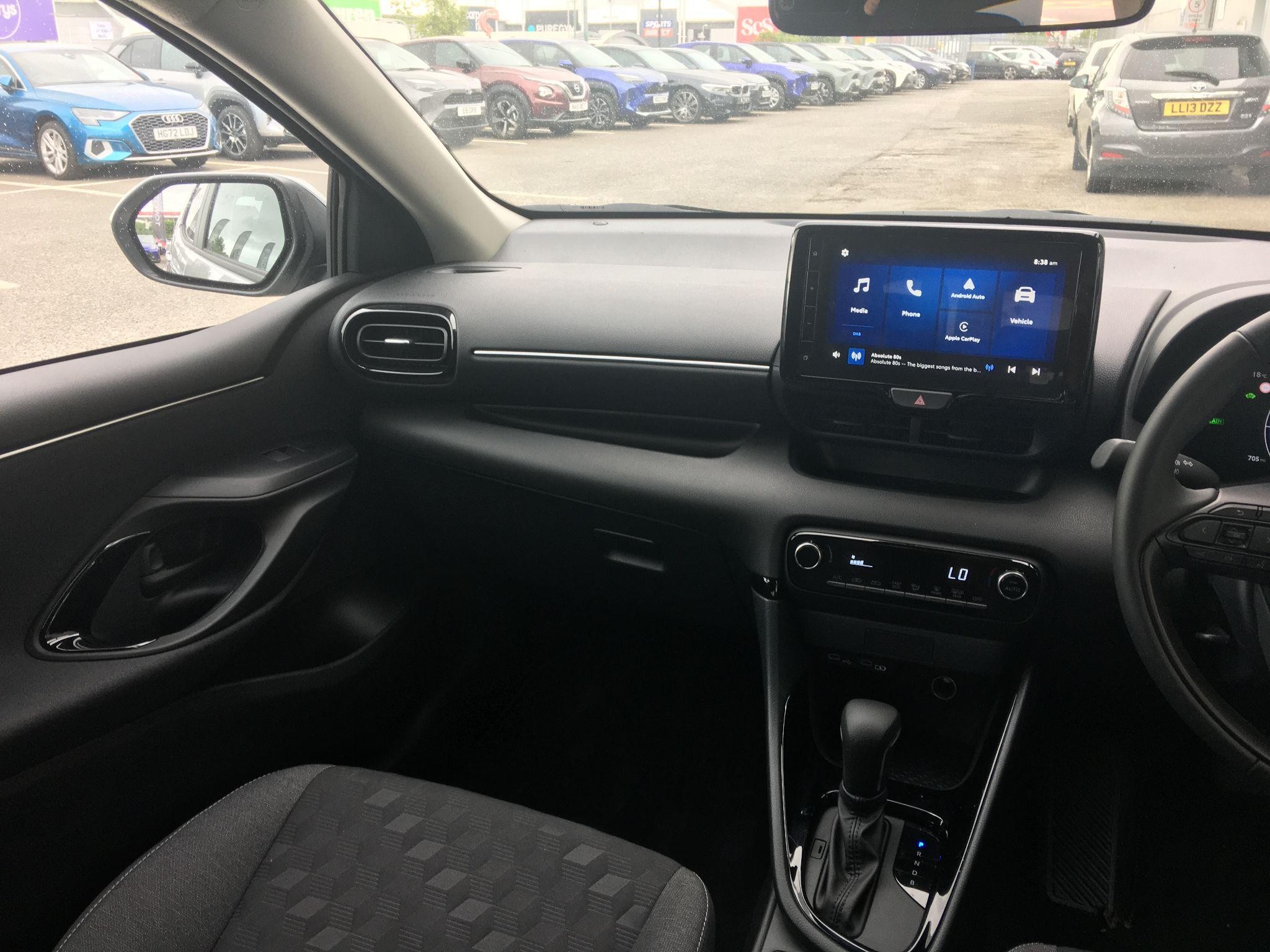 Toyota Yaris Image 16