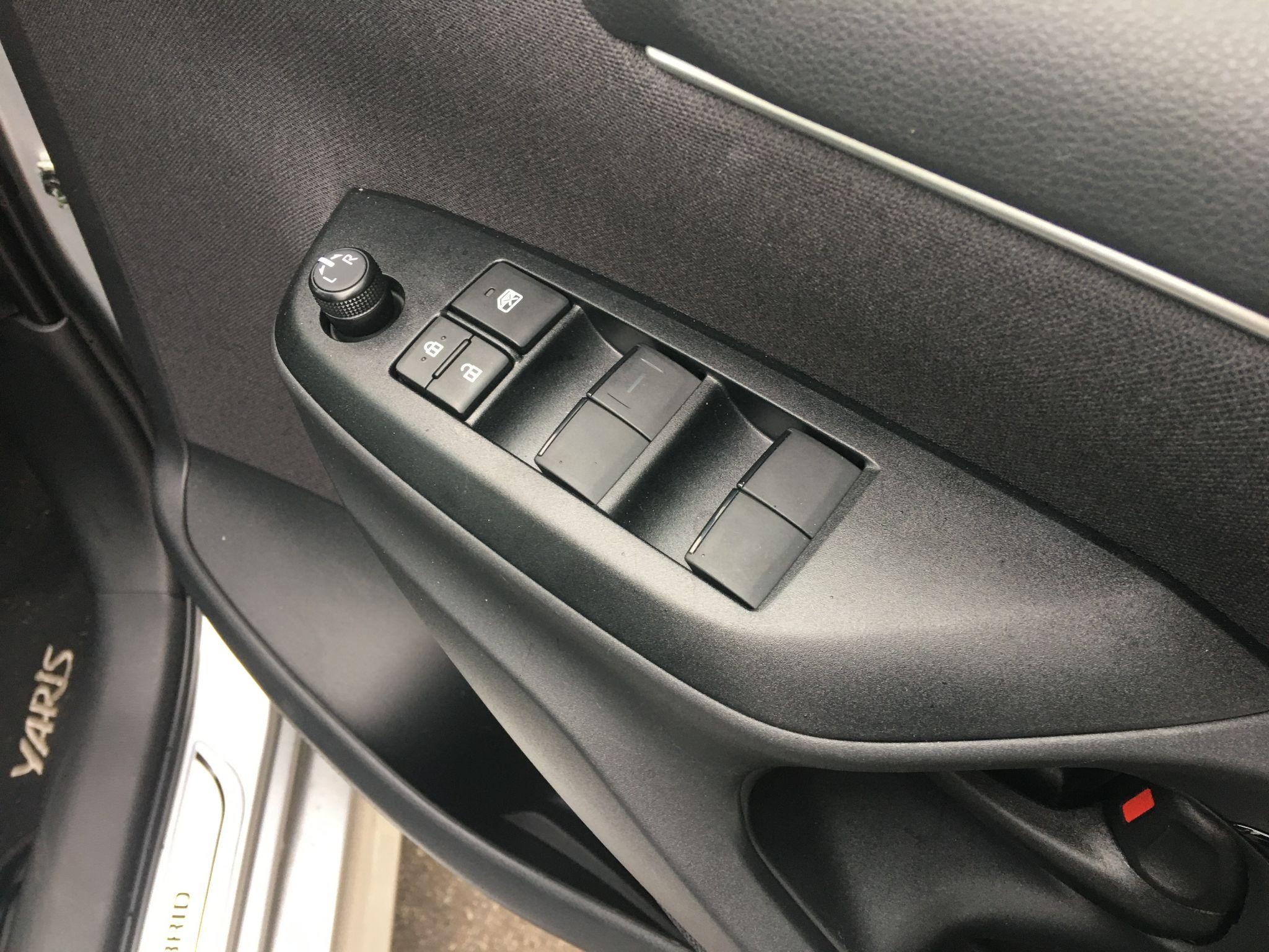 Toyota Yaris Image 32