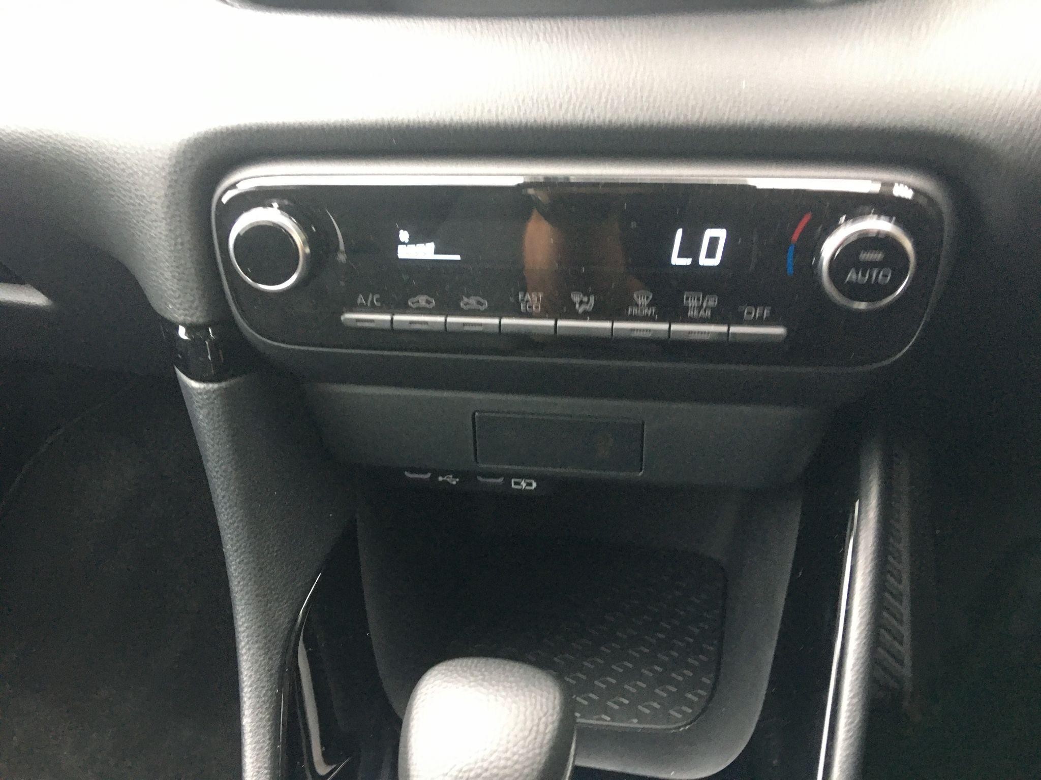 Toyota Yaris Image 38