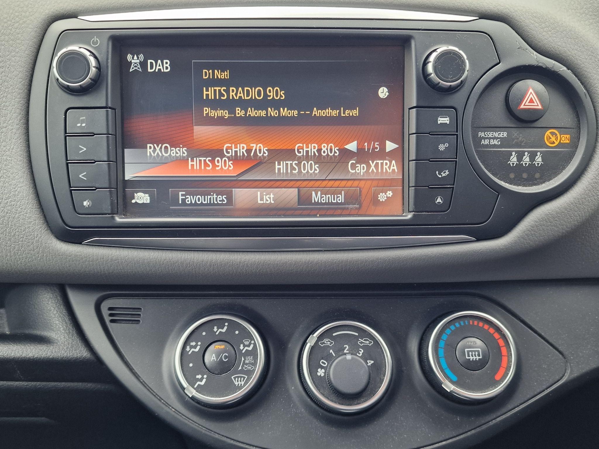 Toyota Yaris Image 9