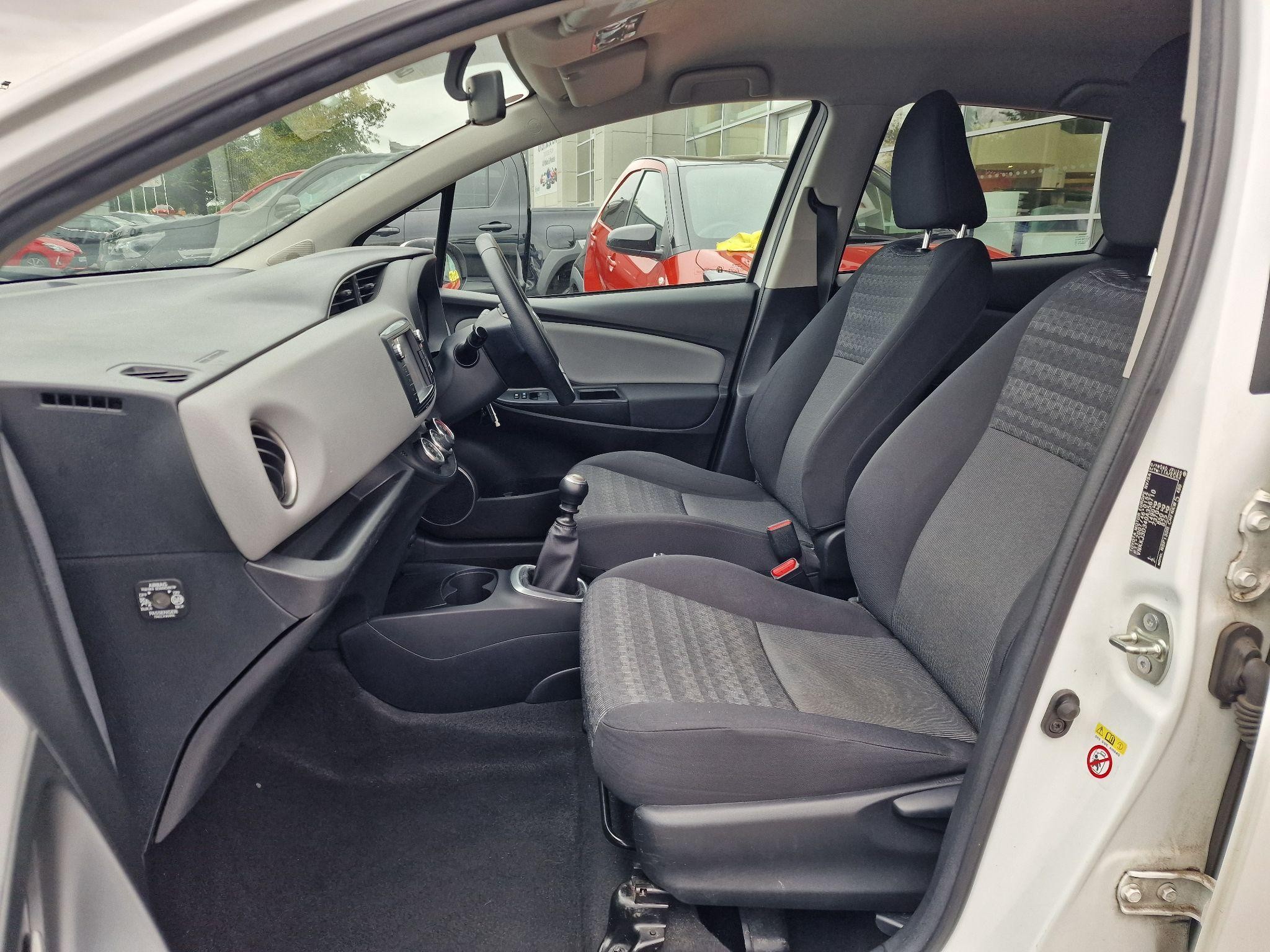 Toyota Yaris Image 12