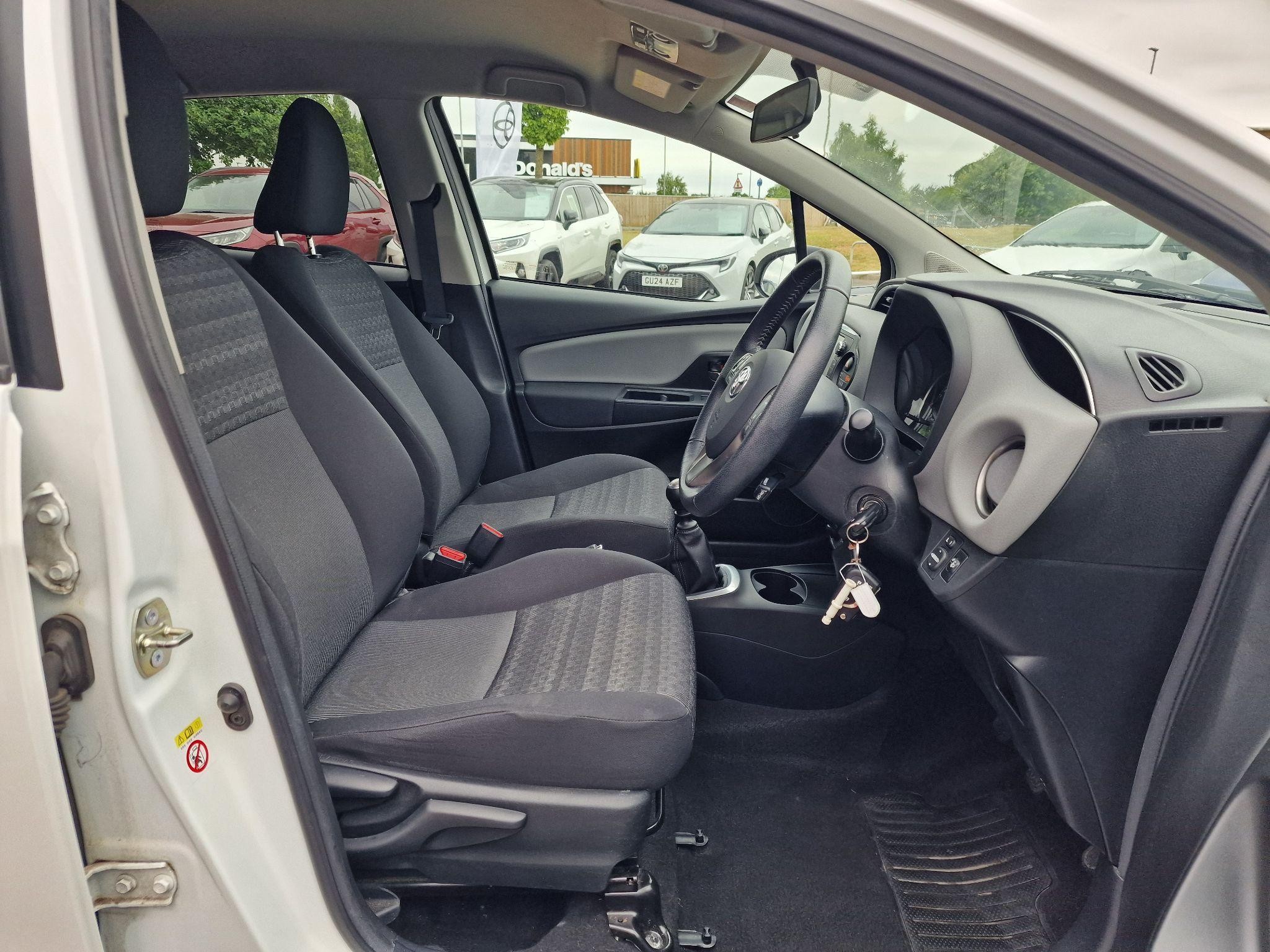 Toyota Yaris Image 13