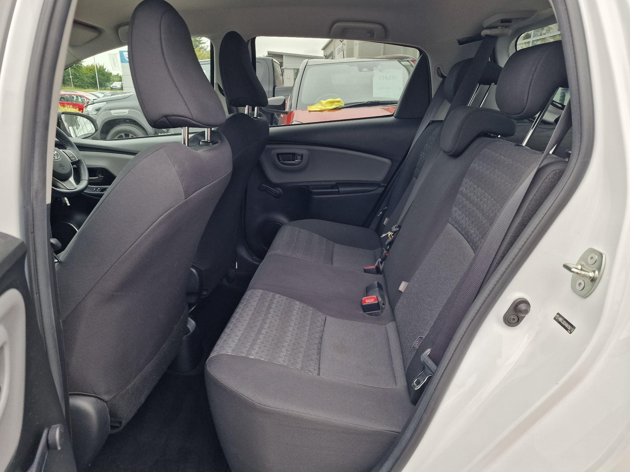 Toyota Yaris Image 14