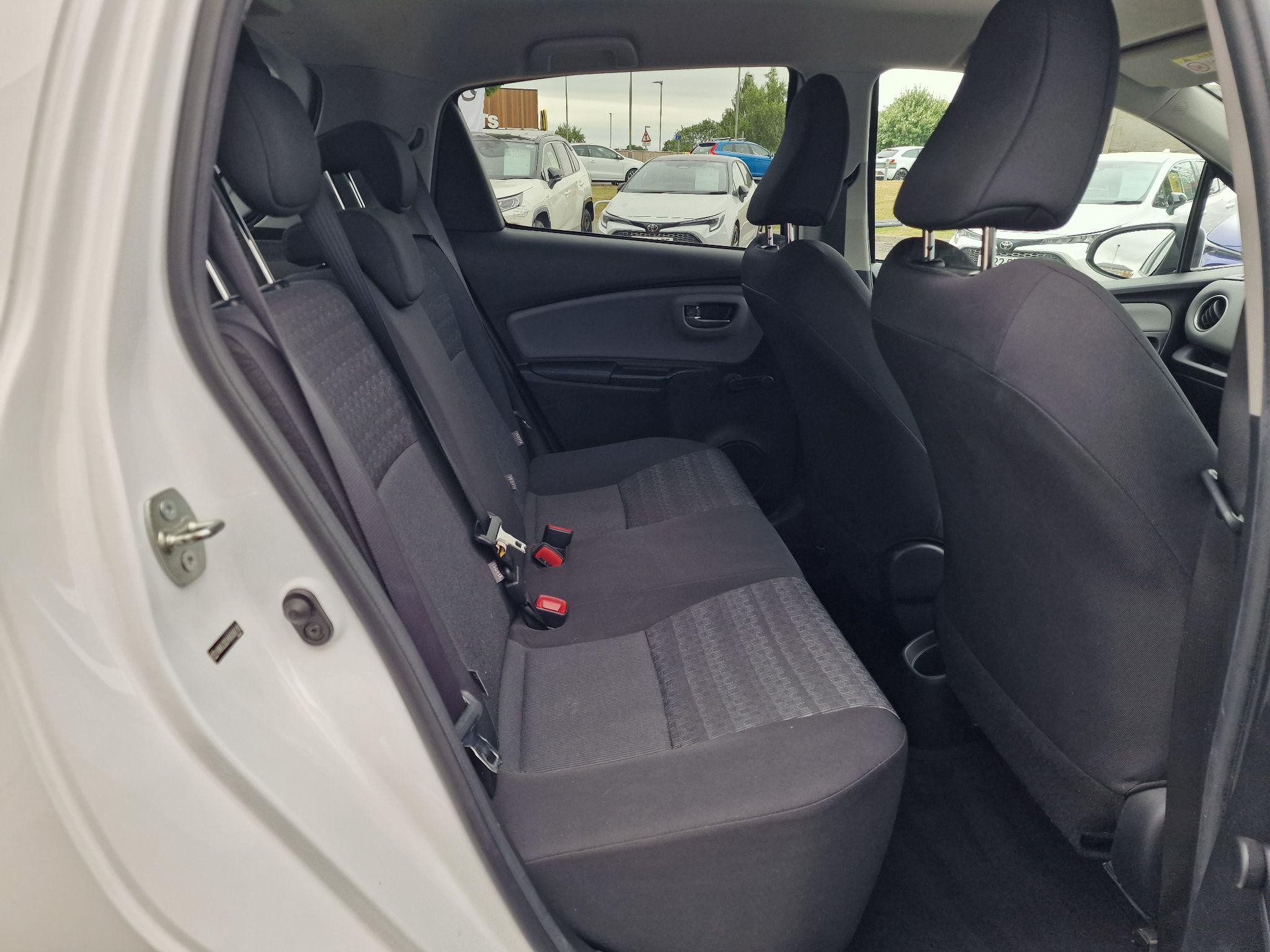 Toyota Yaris Image 15