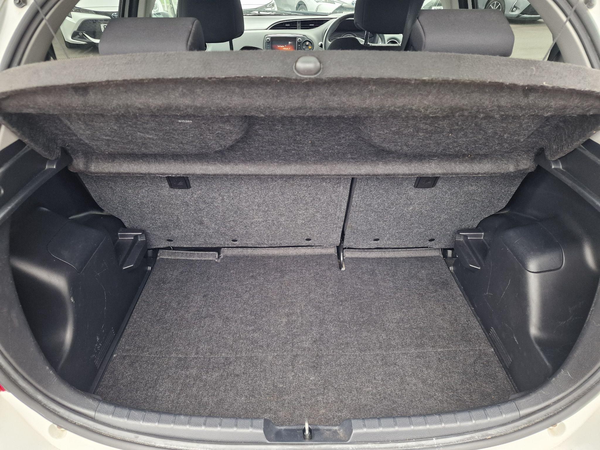 Toyota Yaris Image 16