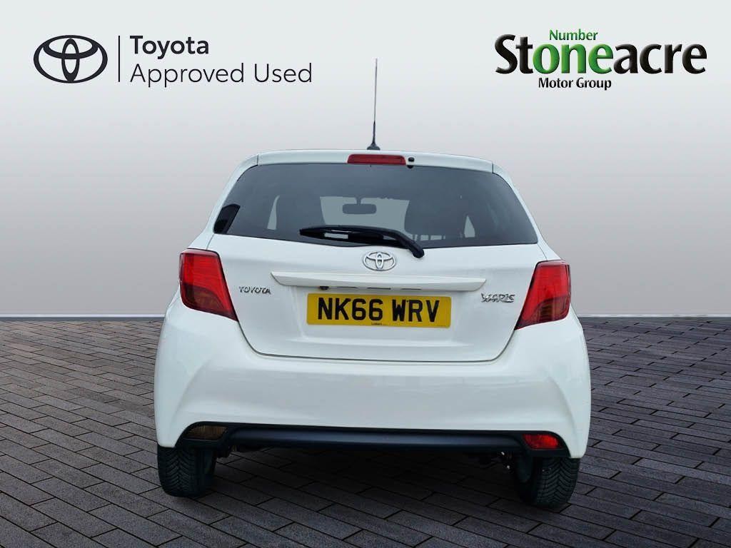 Toyota Yaris Image 21