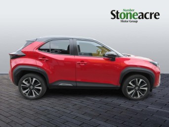 Toyota Yaris Cross 1.5 VVT-h Premiere Edition E-CVT AWD Euro 6 (s/s) 5dr ML22OPU Image 2