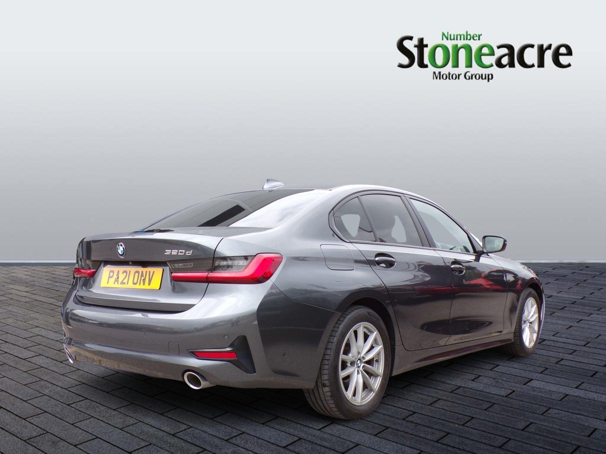 BMW 3 Series Image 3