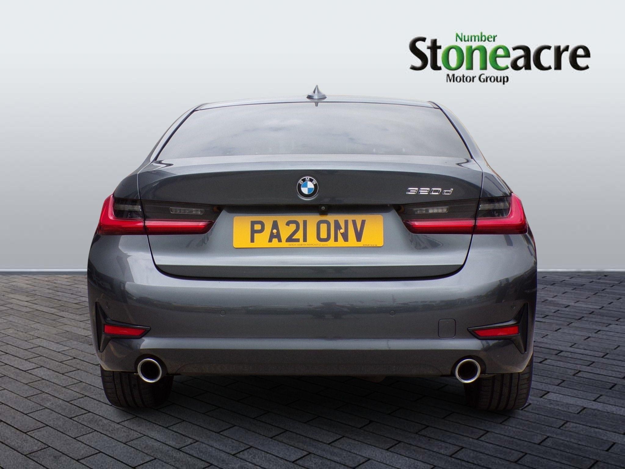 BMW 3 Series Image 4