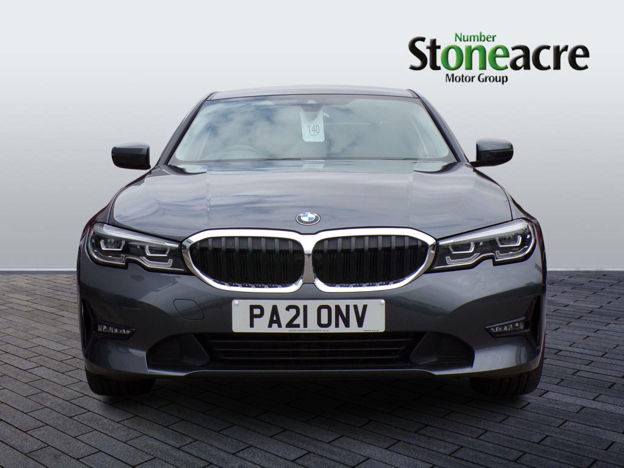 BMW 3 Series Image 8