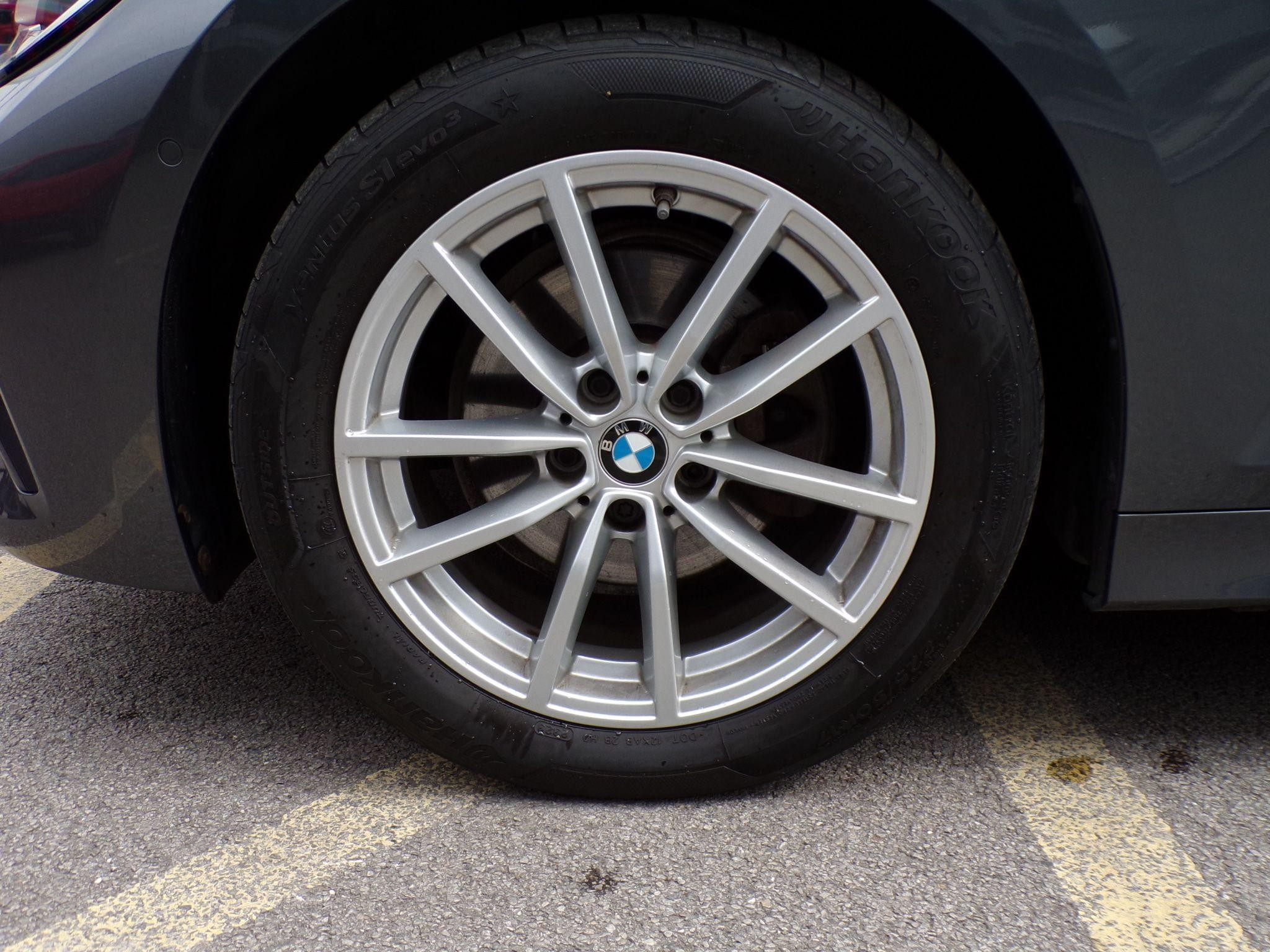 BMW 3 Series Image 9
