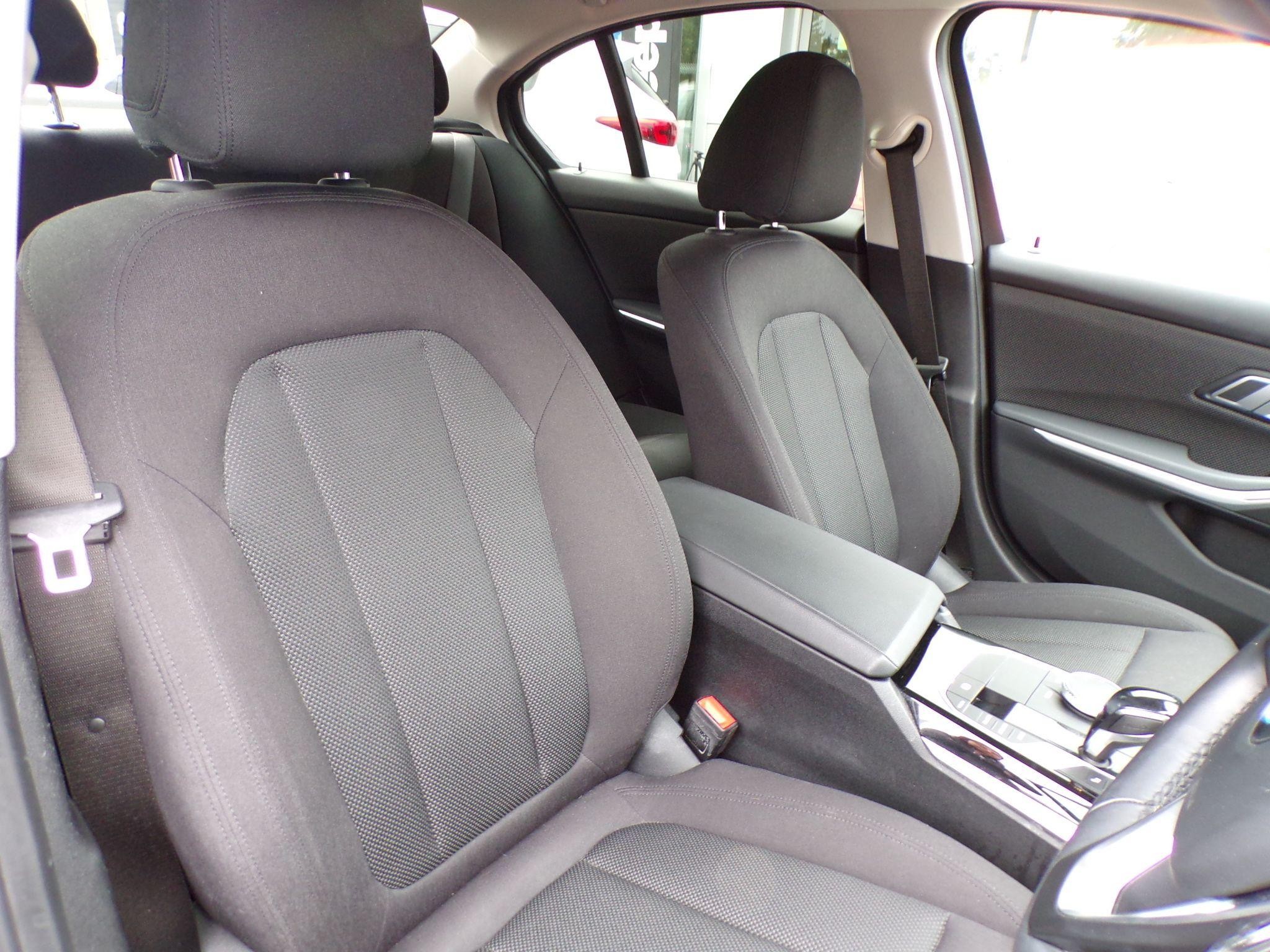 BMW 3 Series Image 10