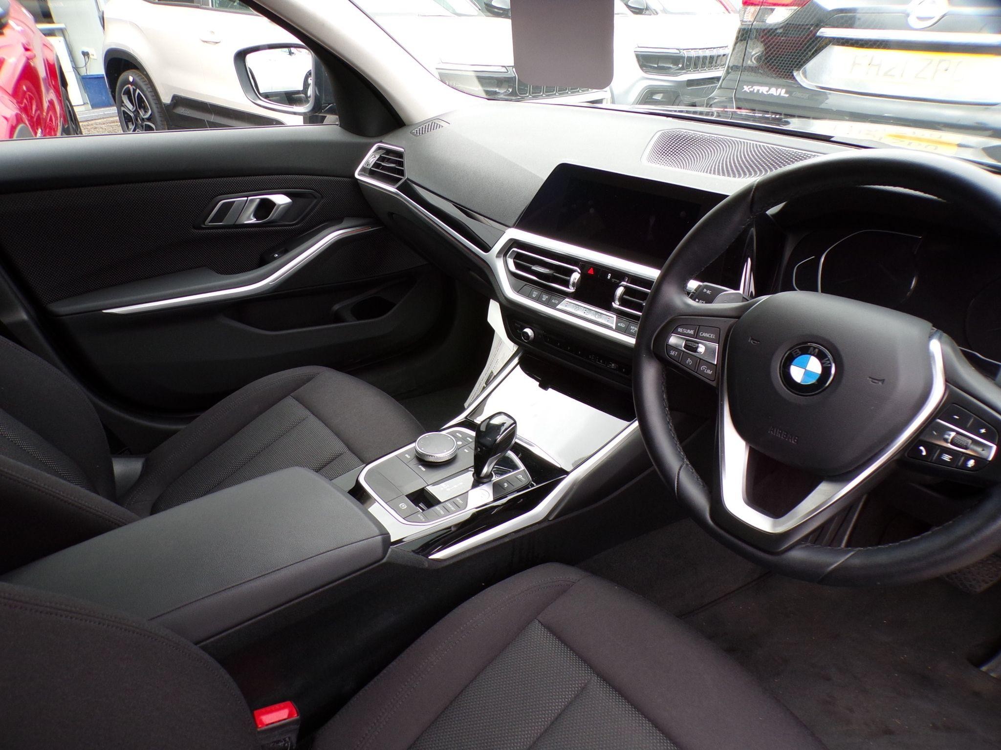 BMW 3 Series Image 11