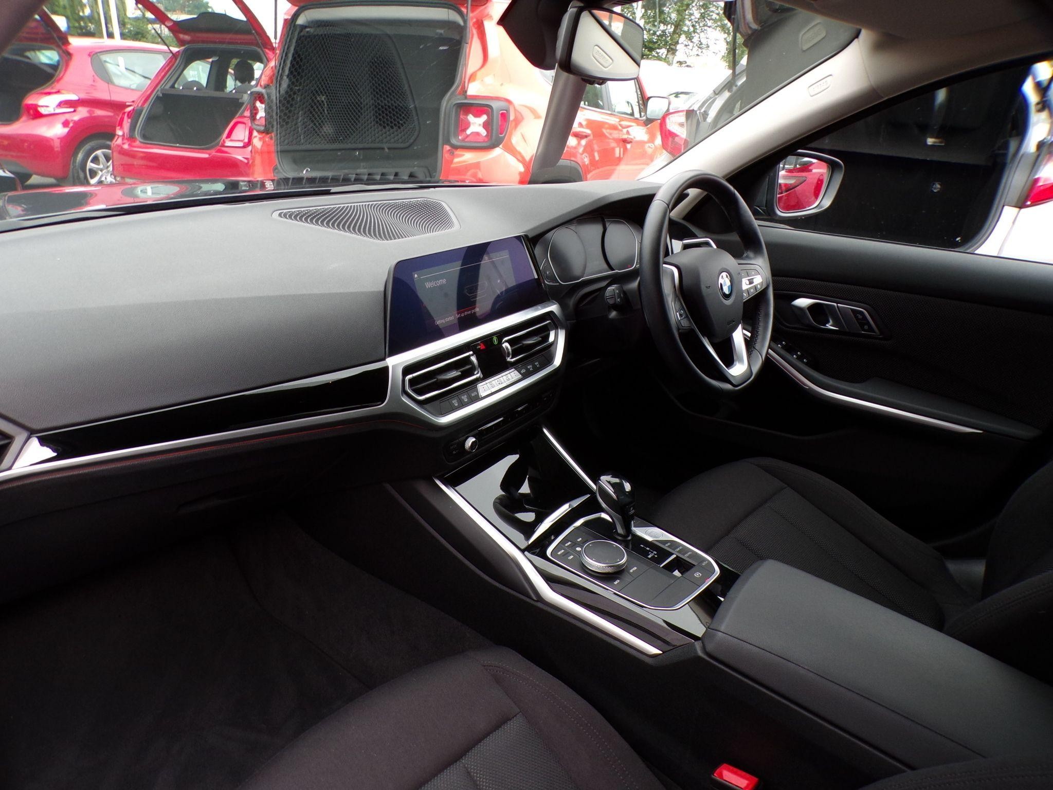 BMW 3 Series Image 14