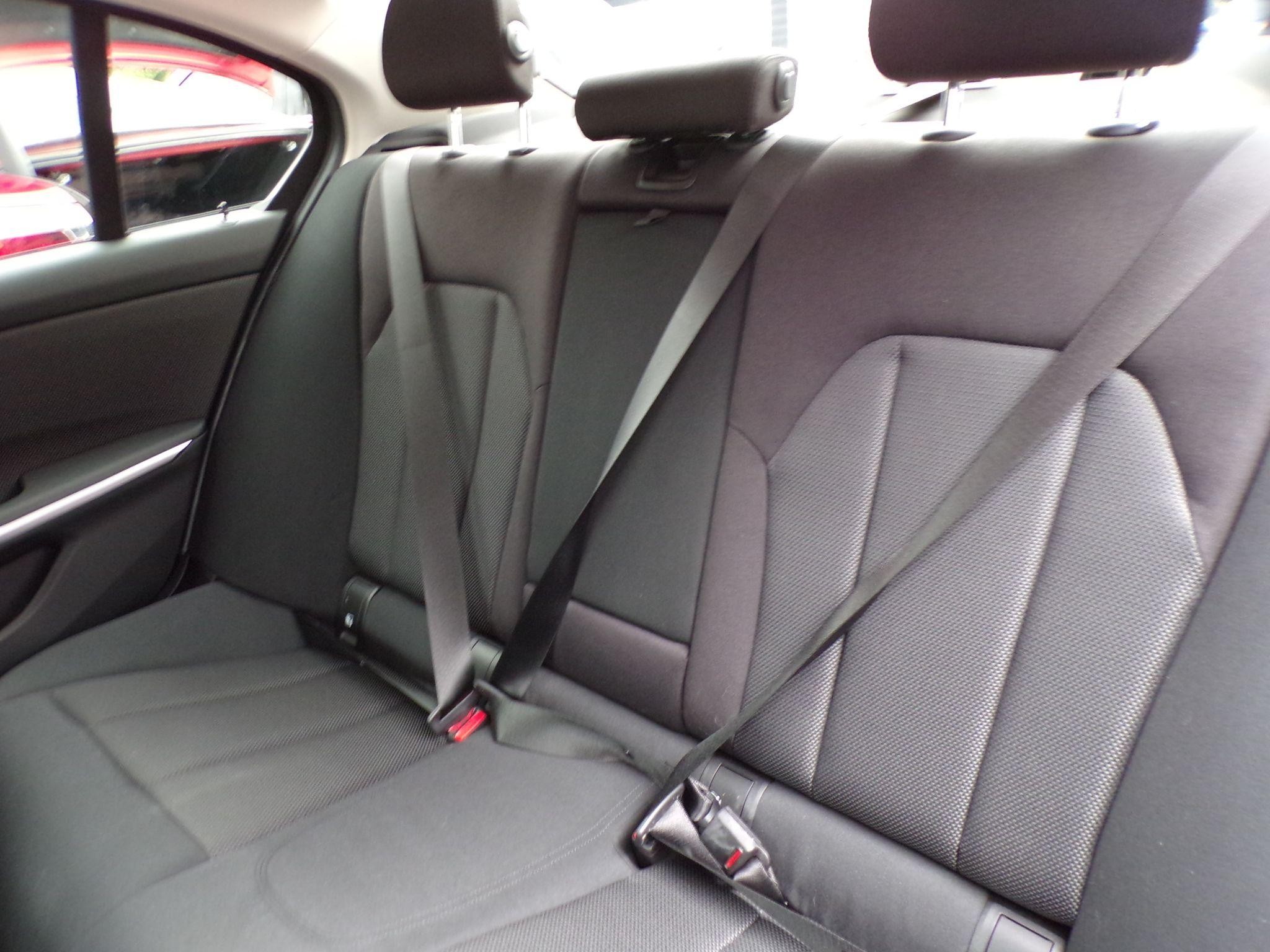 BMW 3 Series Image 15