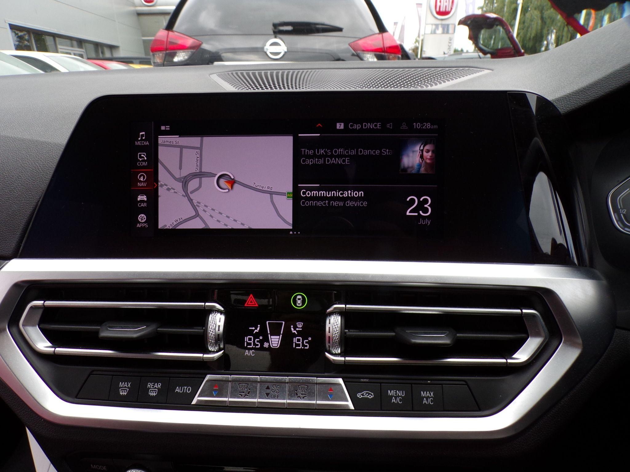 BMW 3 Series Image 22