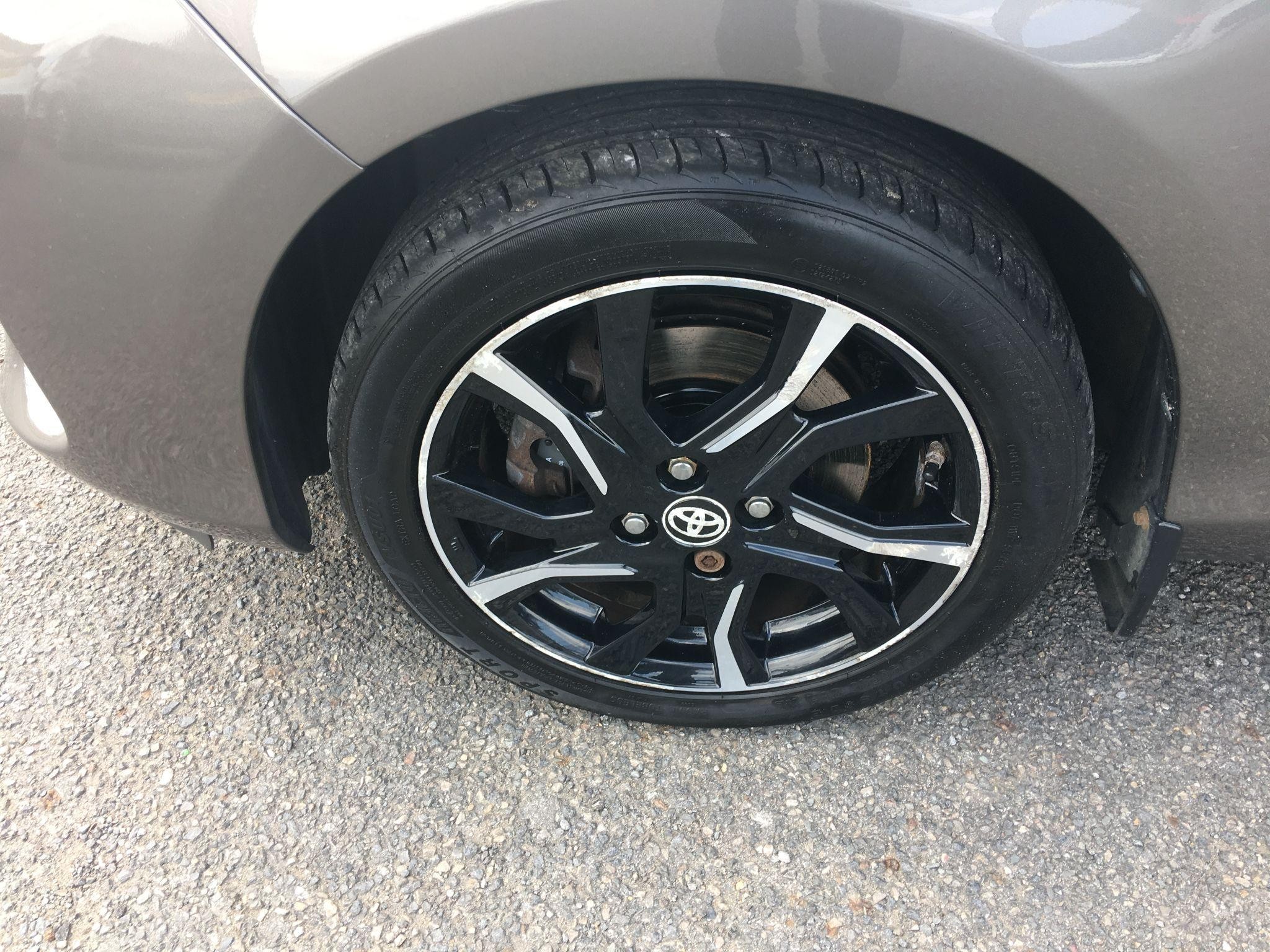 Toyota Yaris Image 12