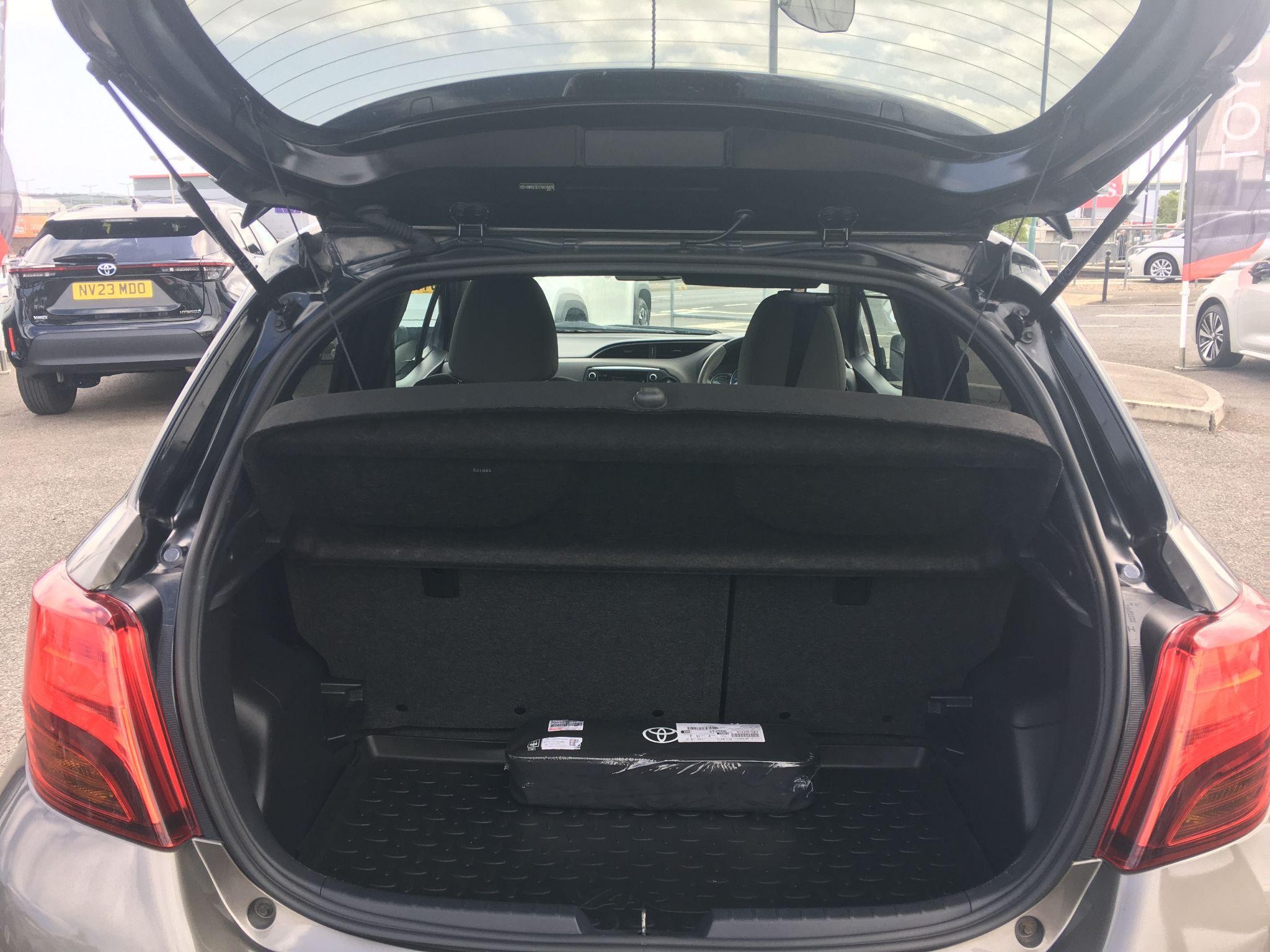 Toyota Yaris Image 13