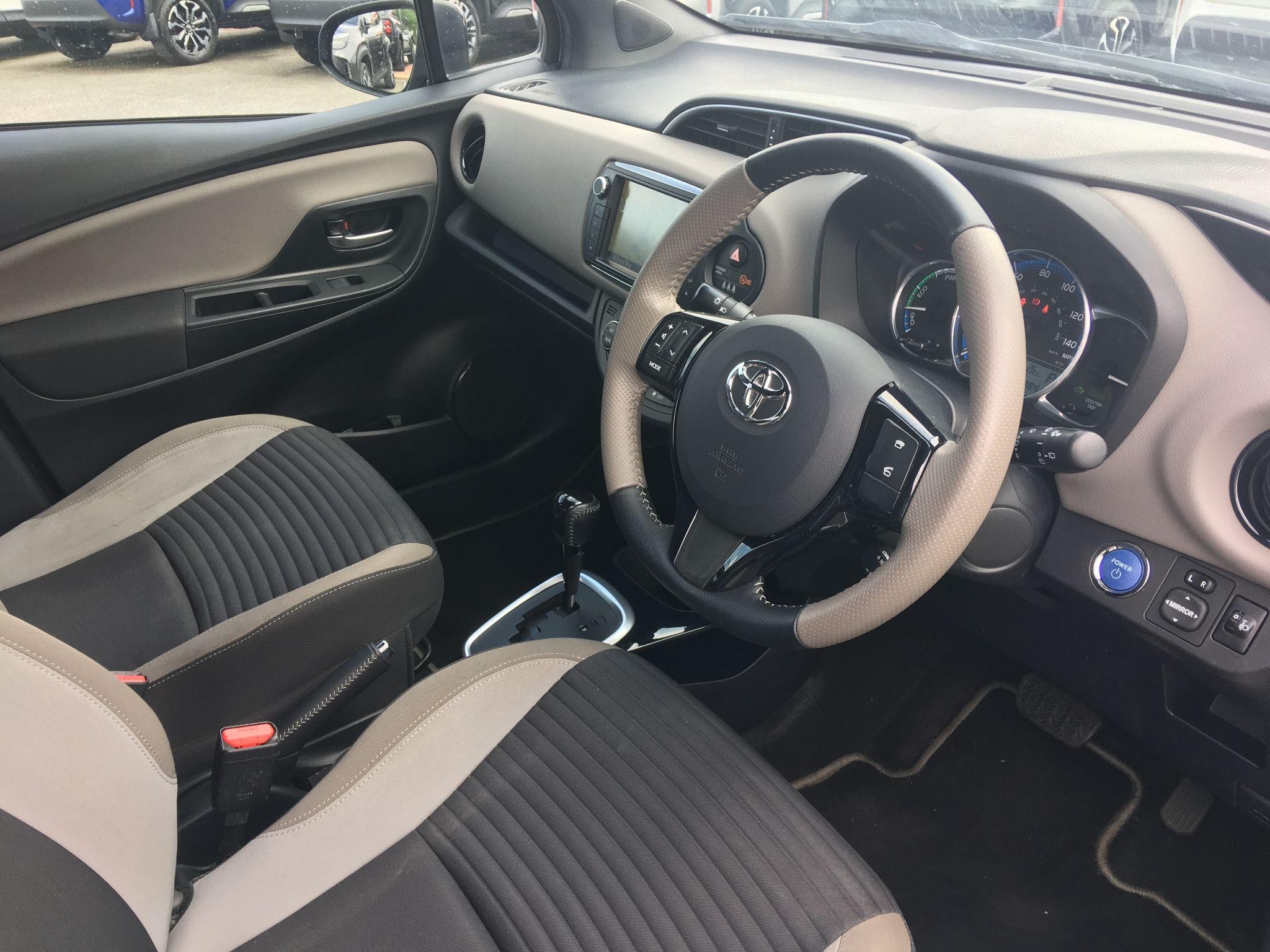 Toyota Yaris Image 14