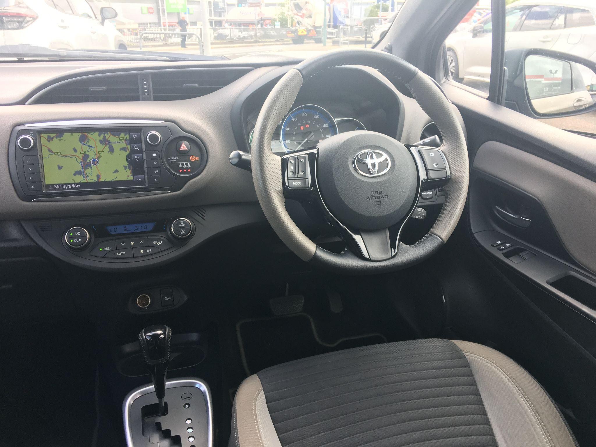 Toyota Yaris Image 15
