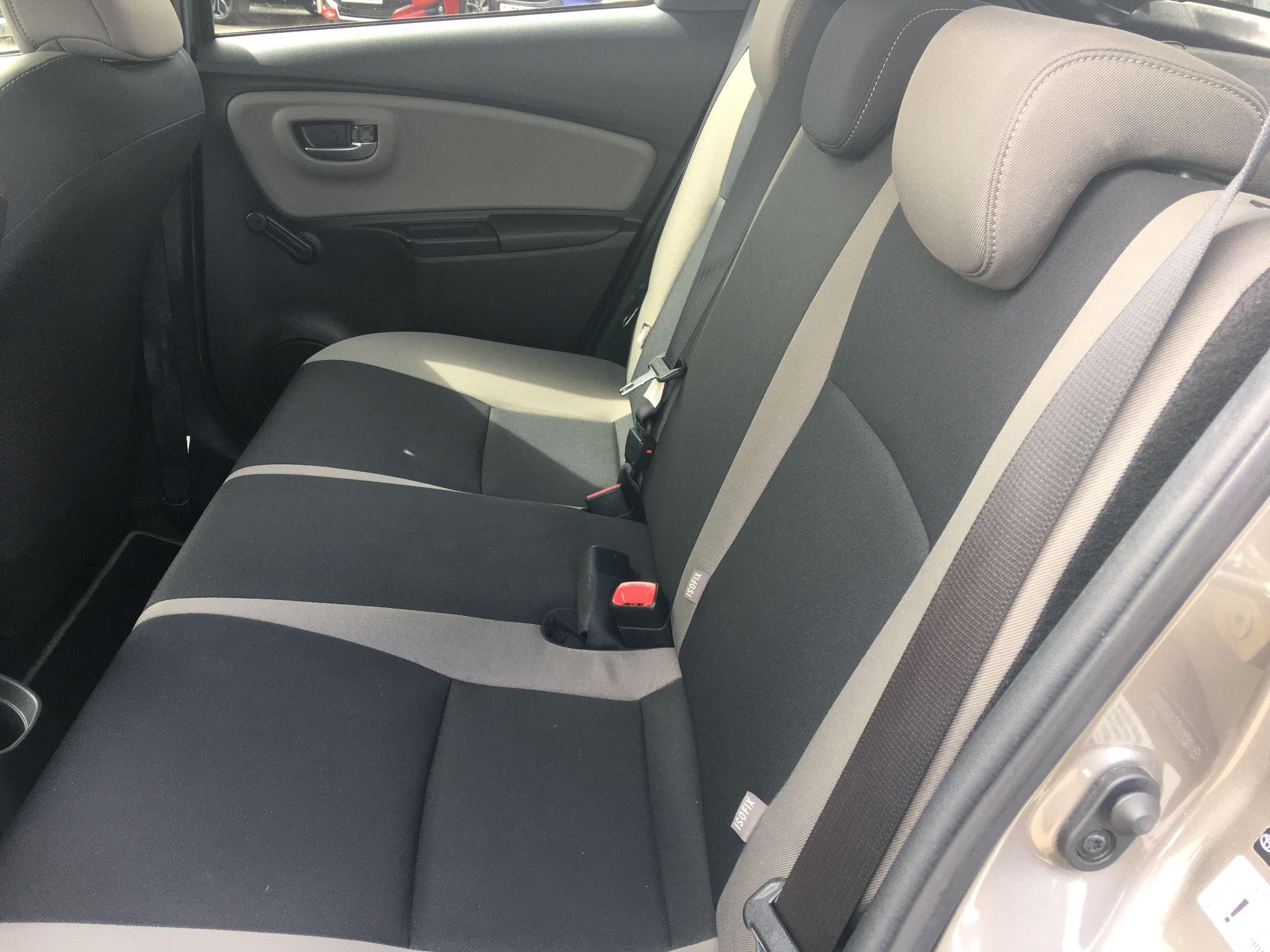 Toyota Yaris Image 21