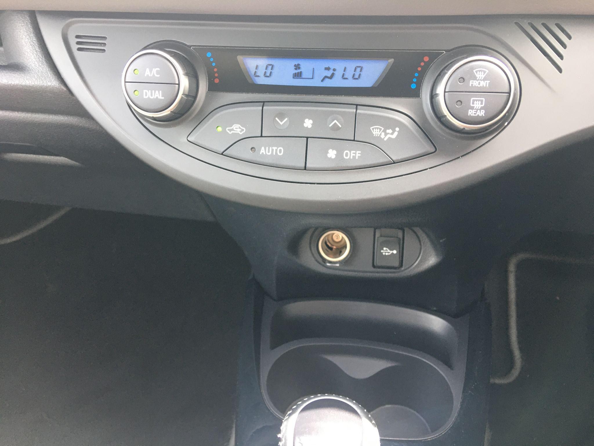 Toyota Yaris Image 40