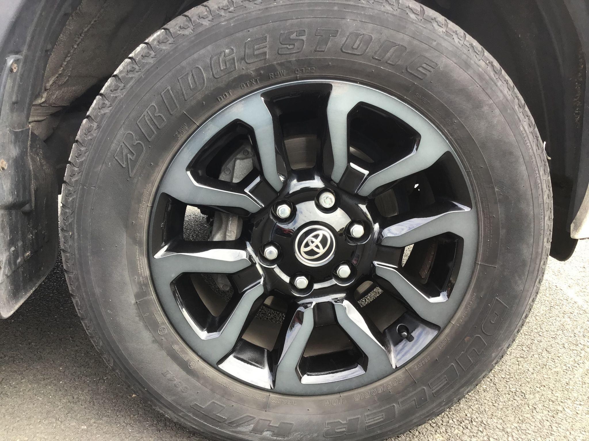 Toyota Hilux Image 11