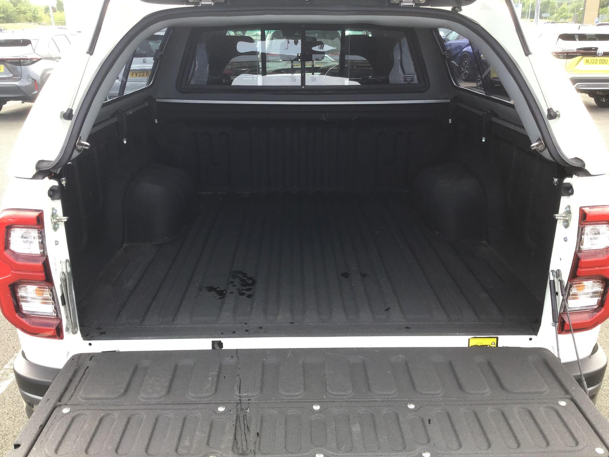 Toyota Hilux Image 12